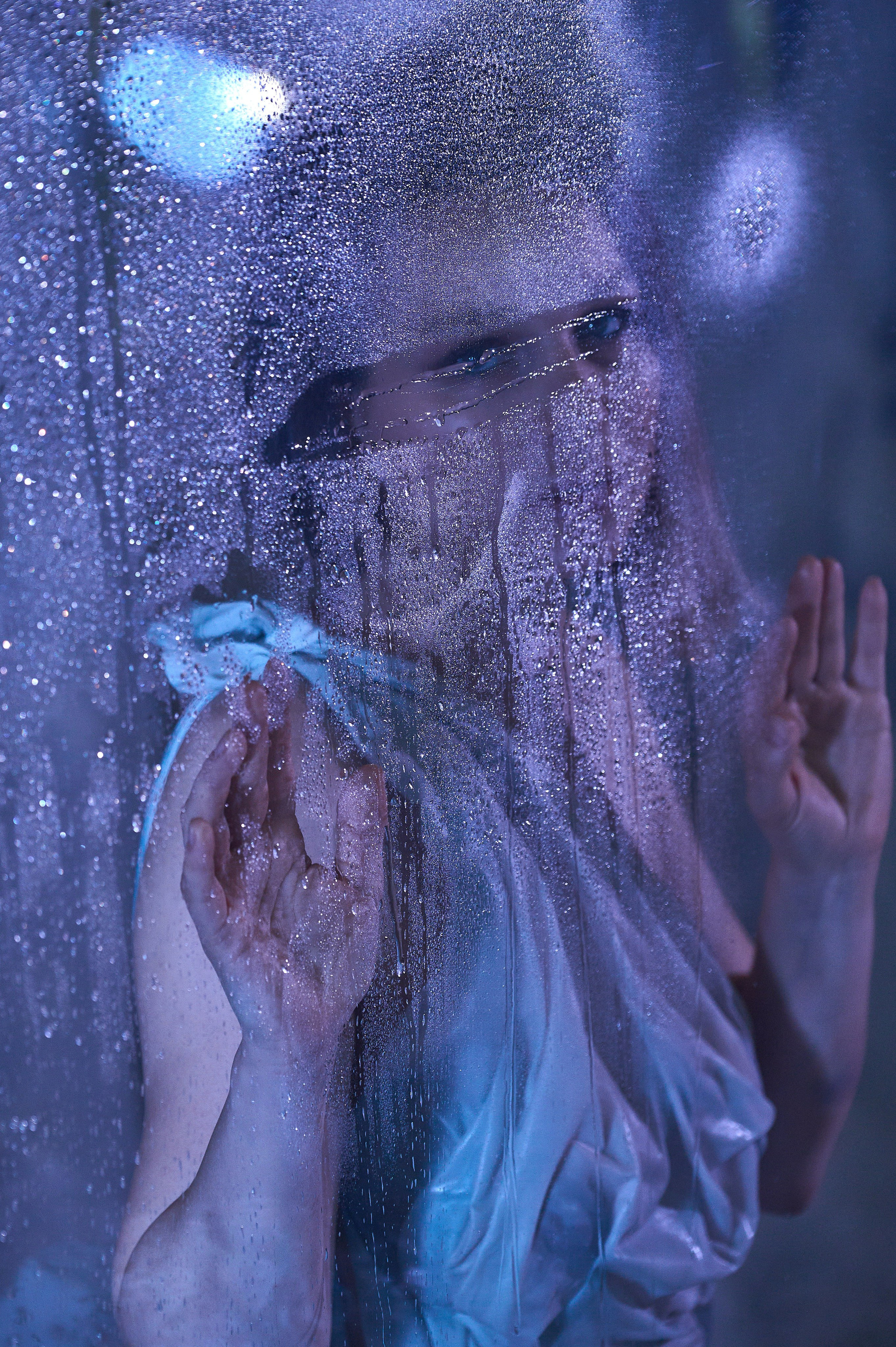 Фотосессия Ксении в декорациях «Лед» со стеклянным кубом