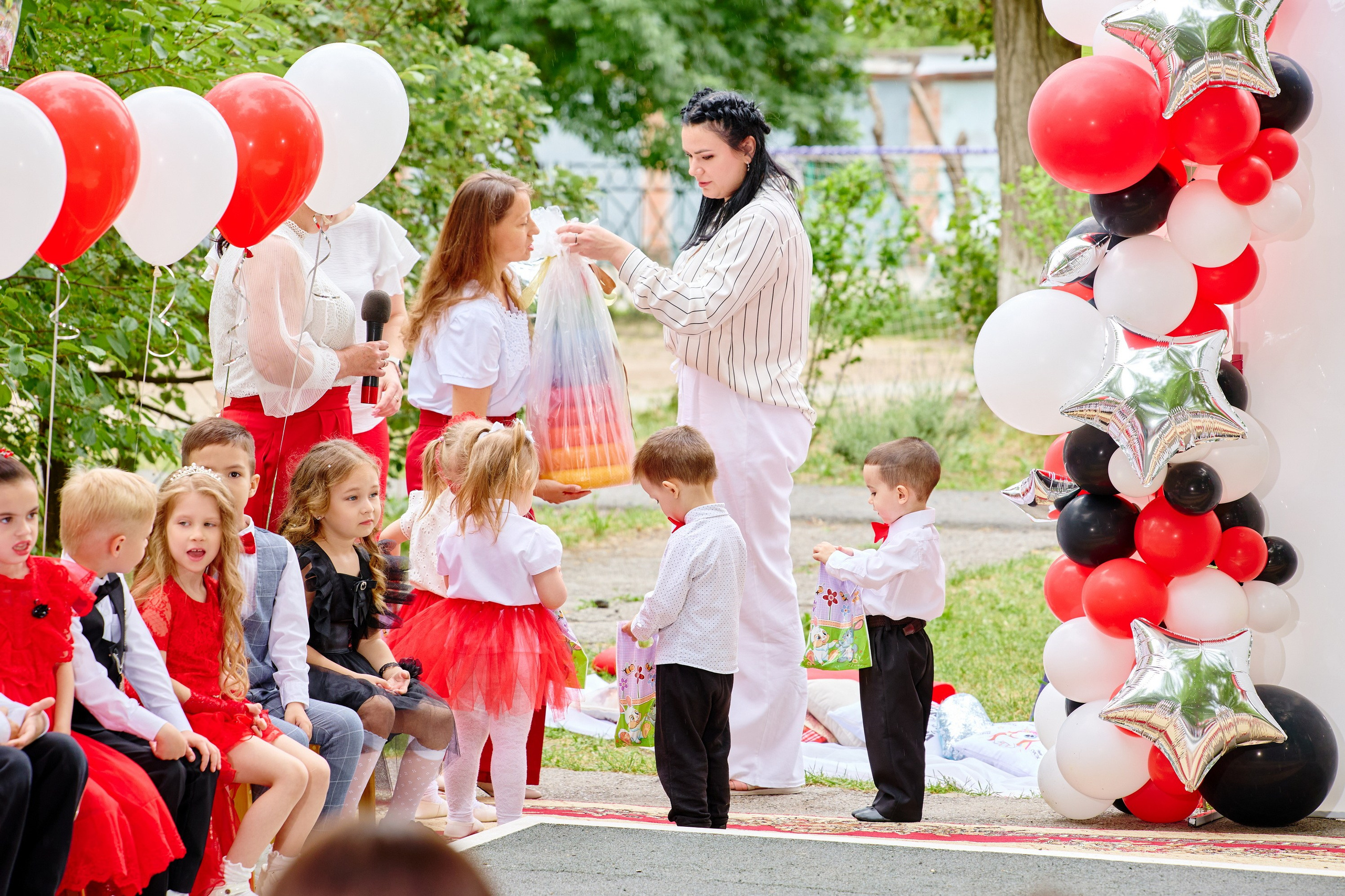 Выпускной 45 сад. Фотограф Выпускные альбомы Таганрог Сергей Коробченко
