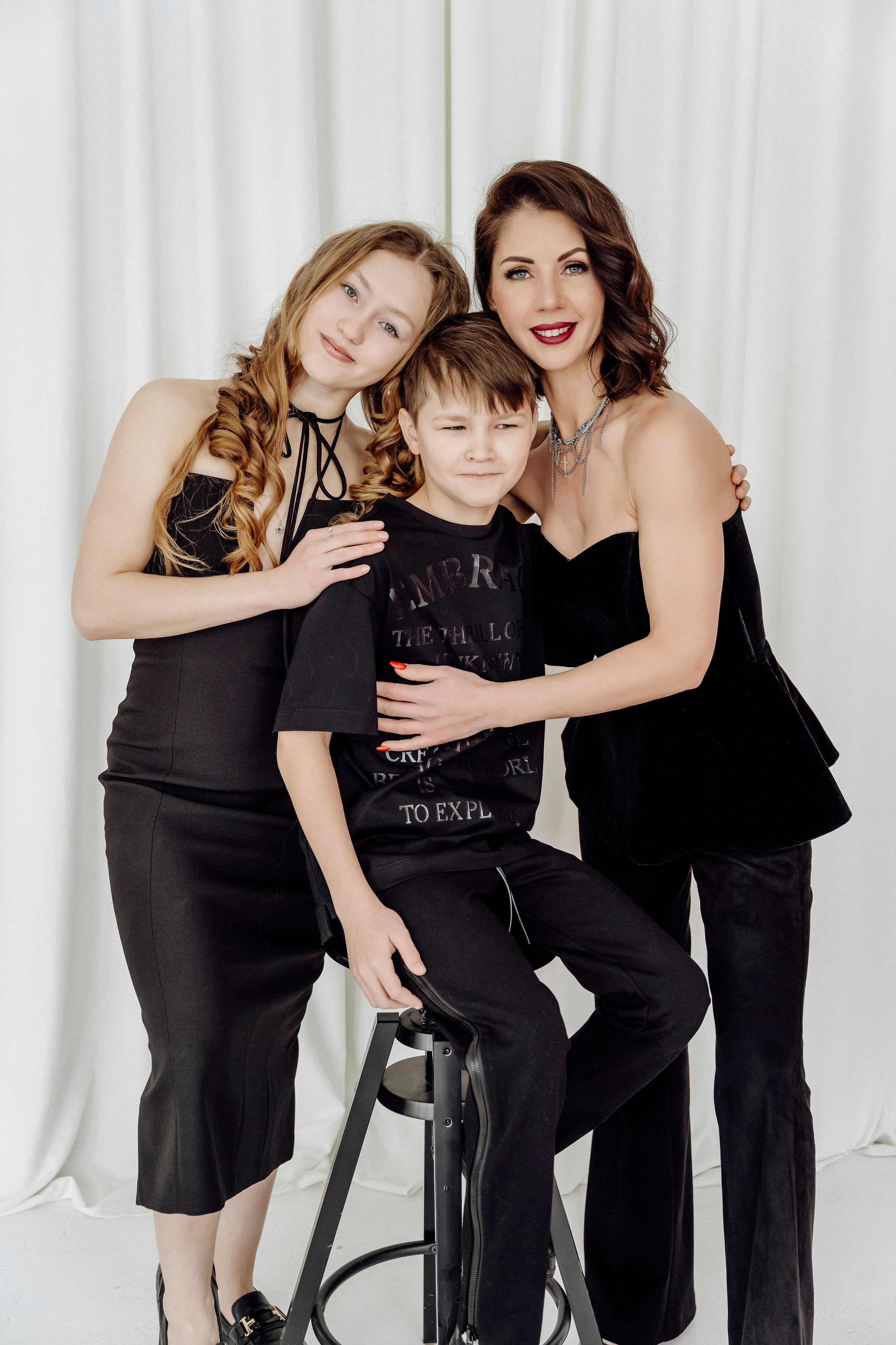 Семейная фотосессия с двумя детьми. Свадебный и семейный фотограф Любовь Исланова