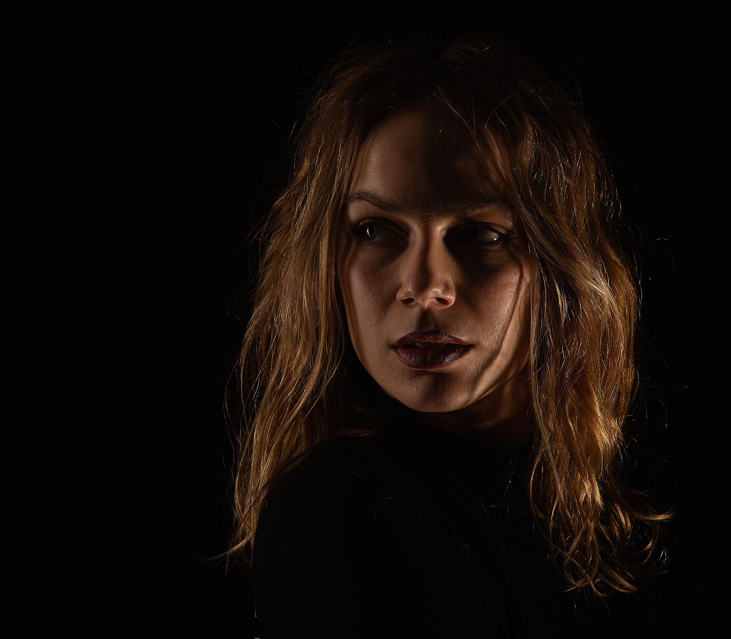 Фотосессия с жестким темным светом