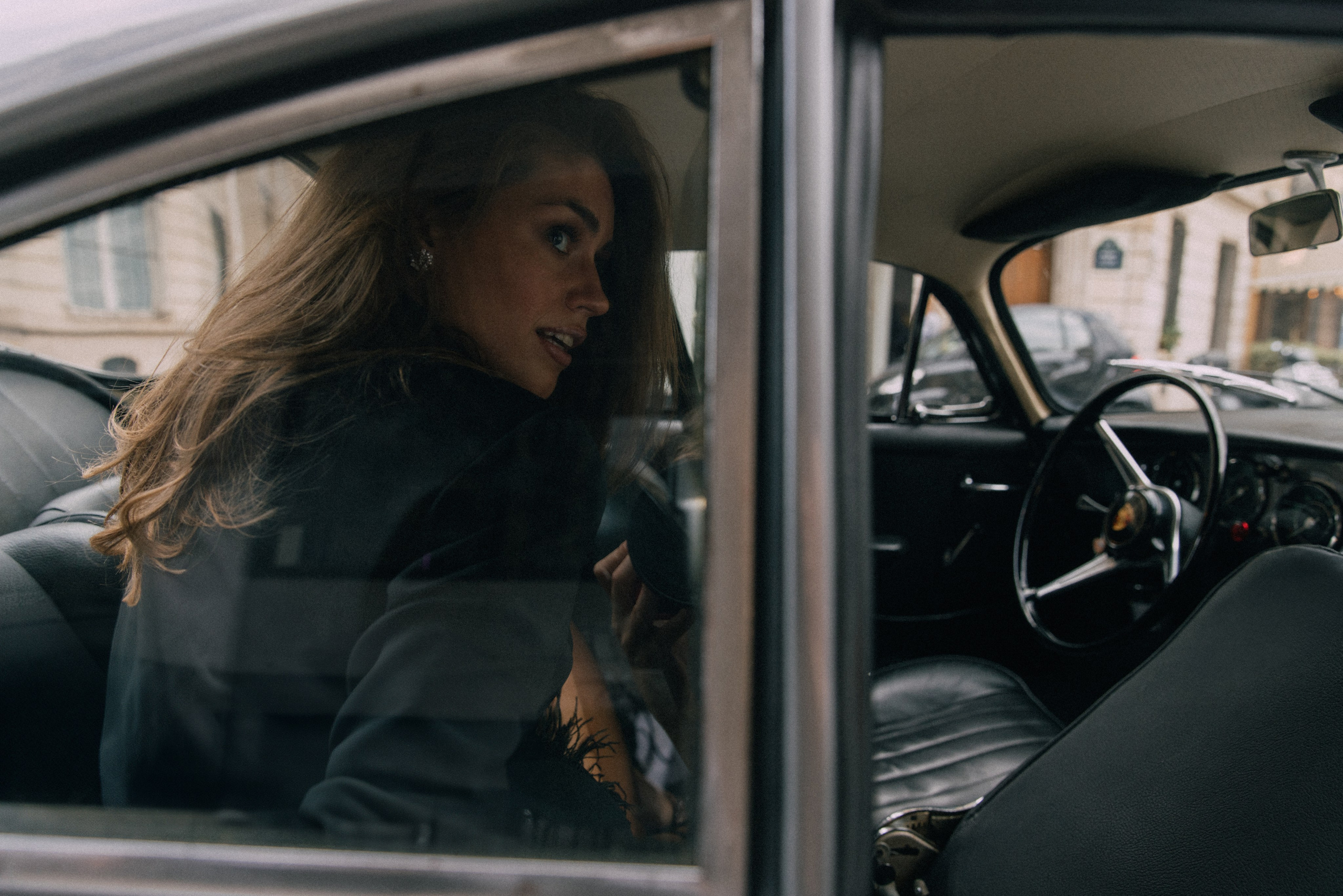 Hit the road. Photographer in Paris