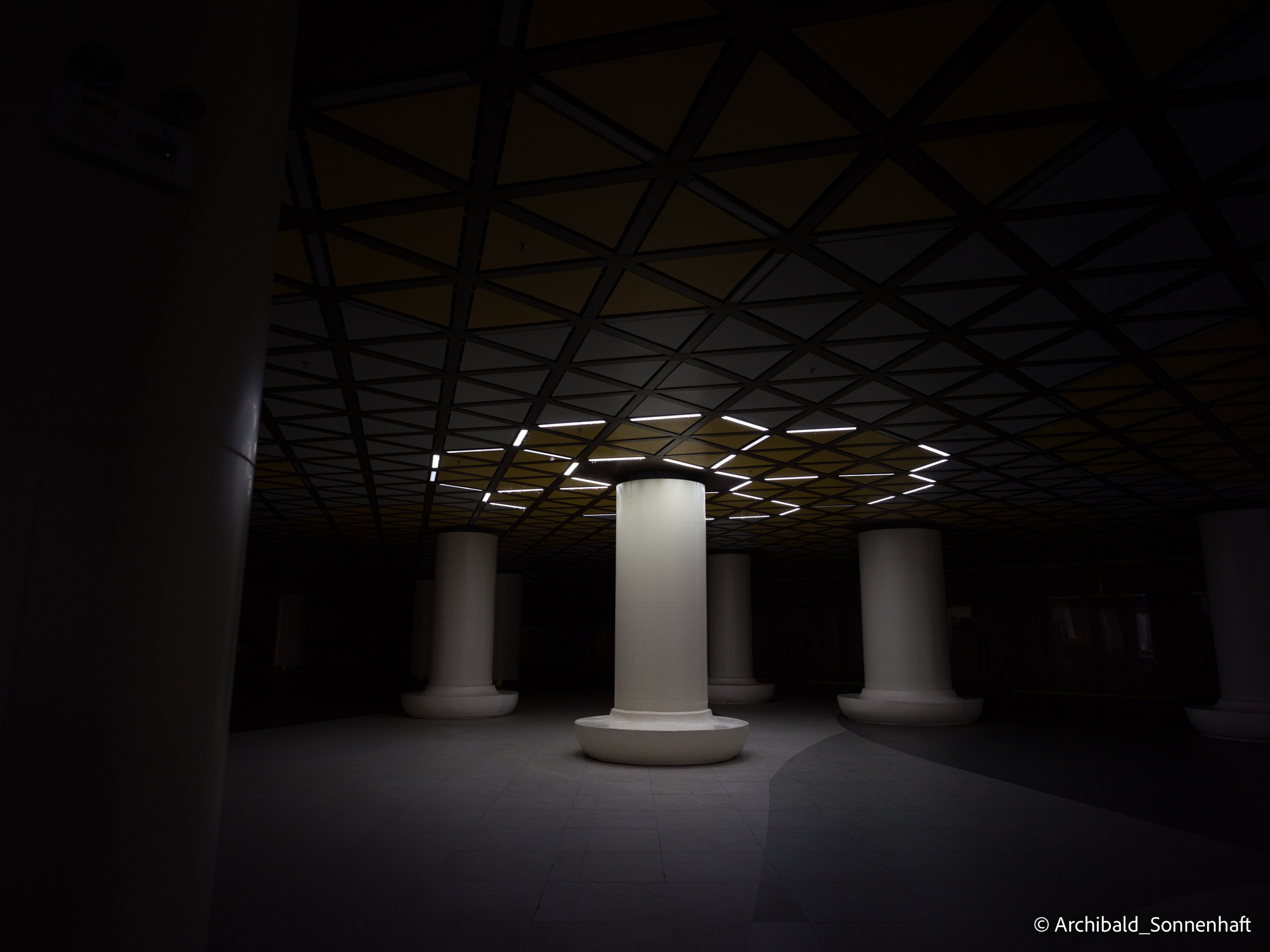 Office environs. Photographer in Guangzhou, China. Archibald Sonnenhaft