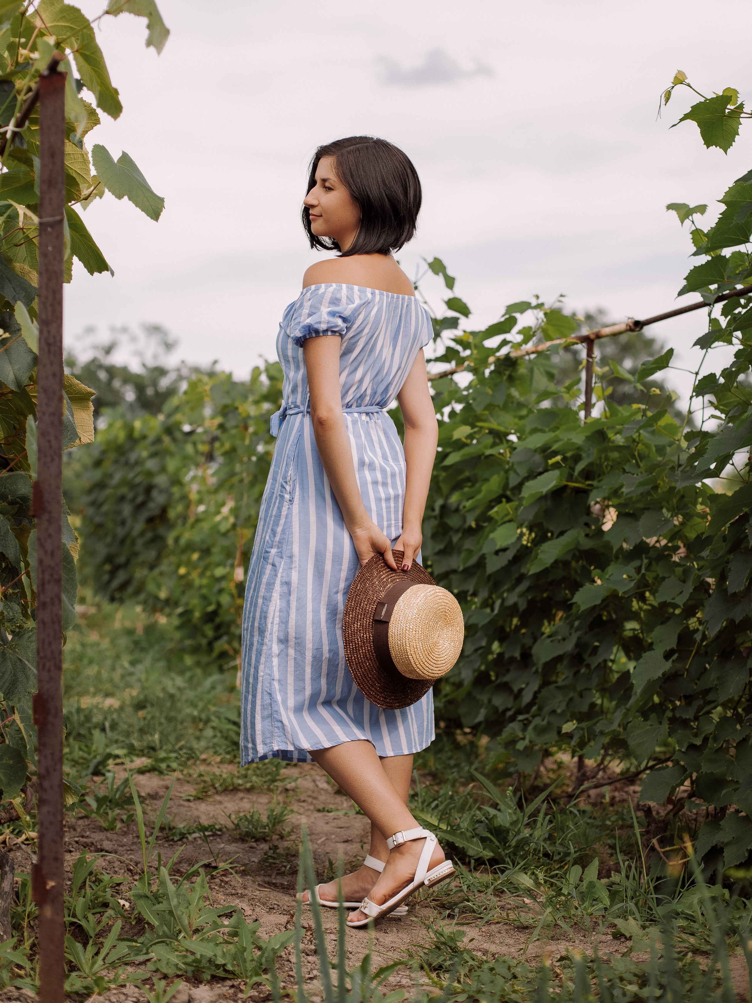 Ксения в цветущем саду. Фотограф в санкт-Петербурге Макиенко Анастасия