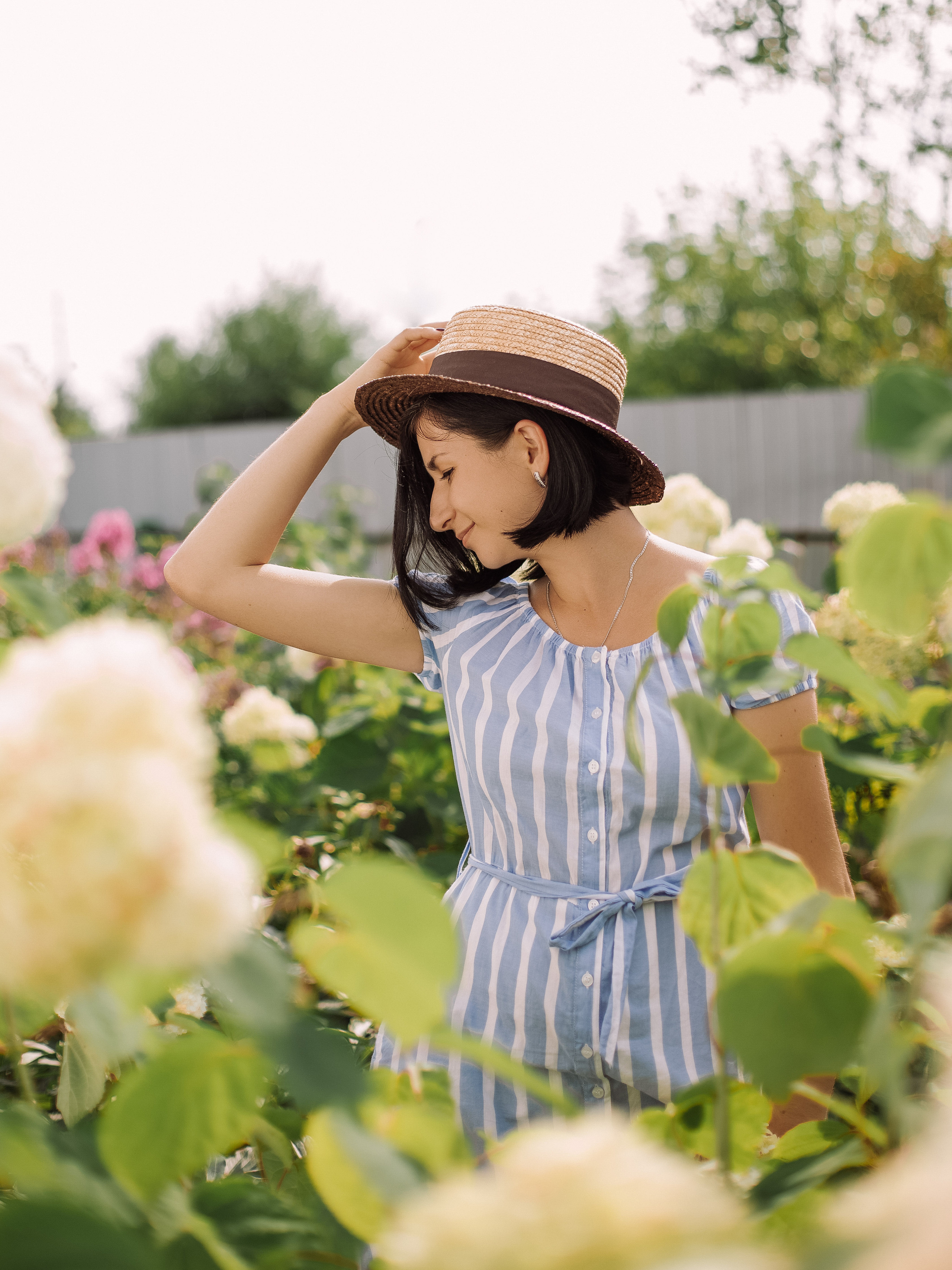 Ксения в цветущем саду. Фотограф в санкт-Петербурге Макиенко Анастасия