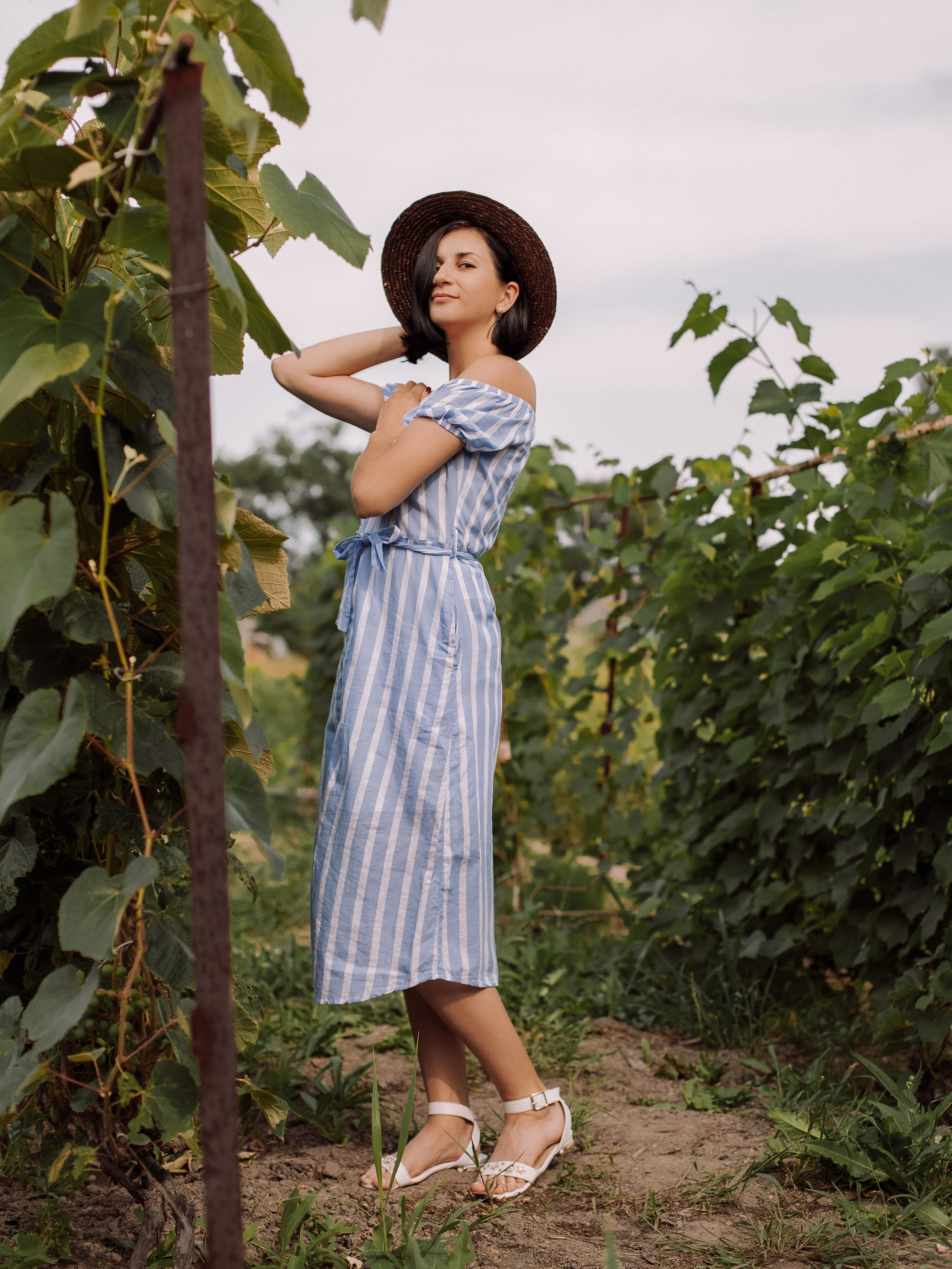 Ксения в цветущем саду. Фотограф в санкт-Петербурге Макиенко Анастасия