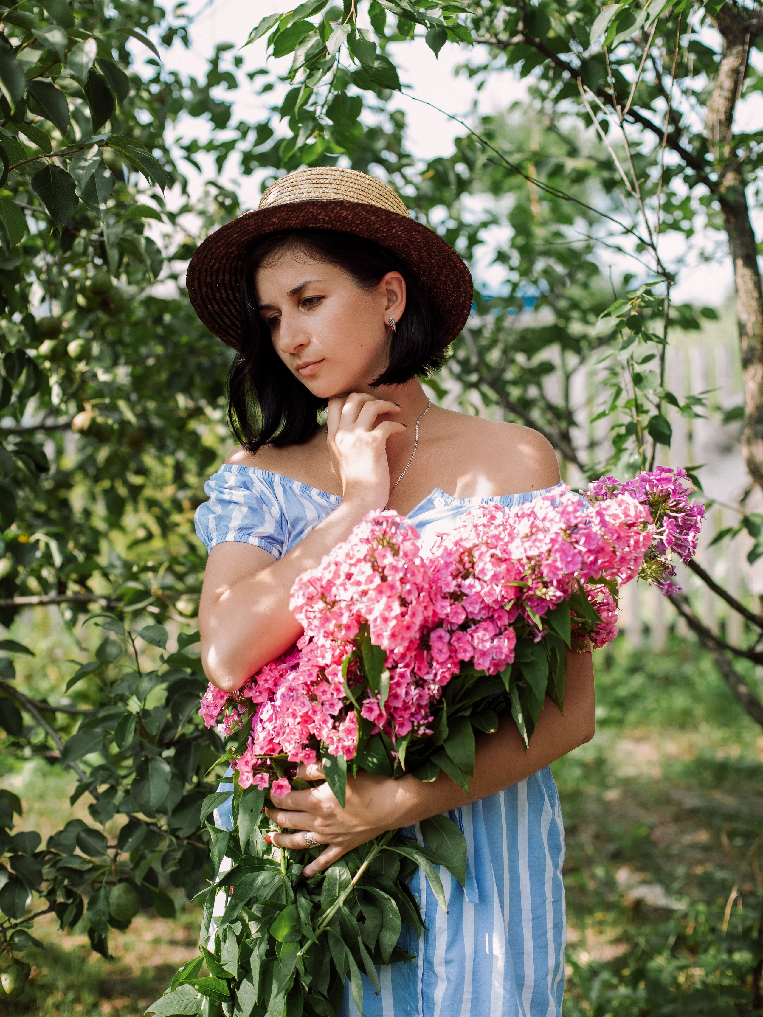 Ксения в цветущем саду. Фотограф в санкт-Петербурге Макиенко Анастасия