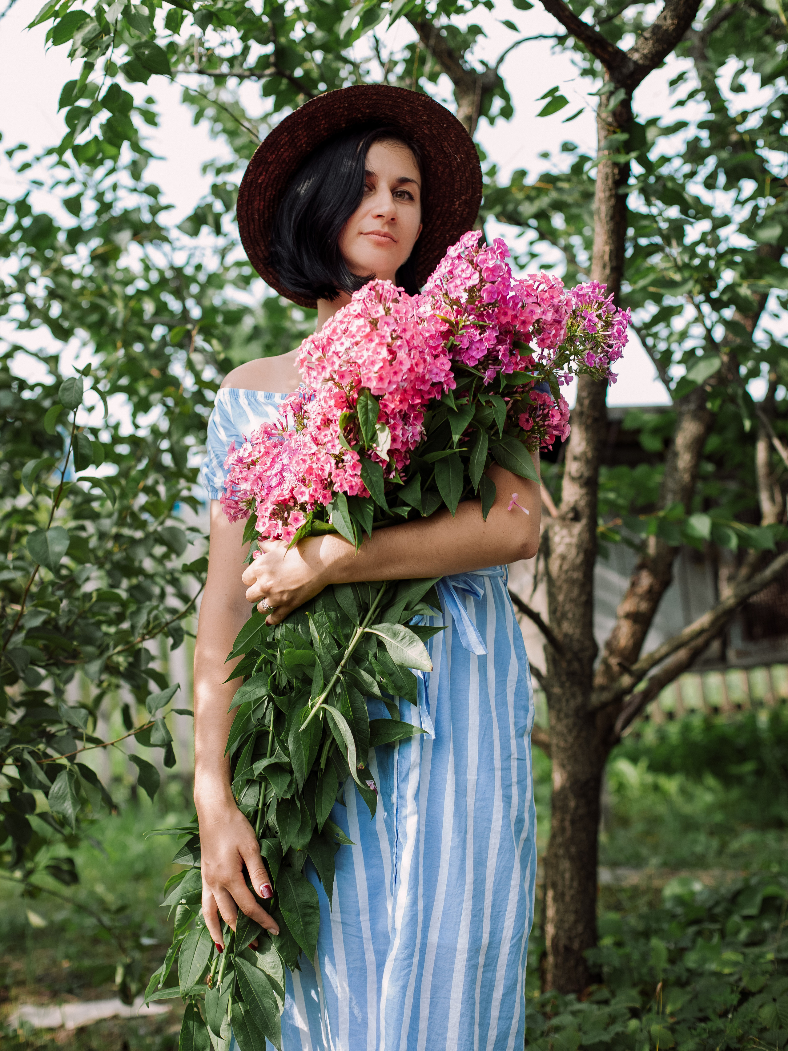 Ксения в цветущем саду. Фотограф в санкт-Петербурге Макиенко Анастасия