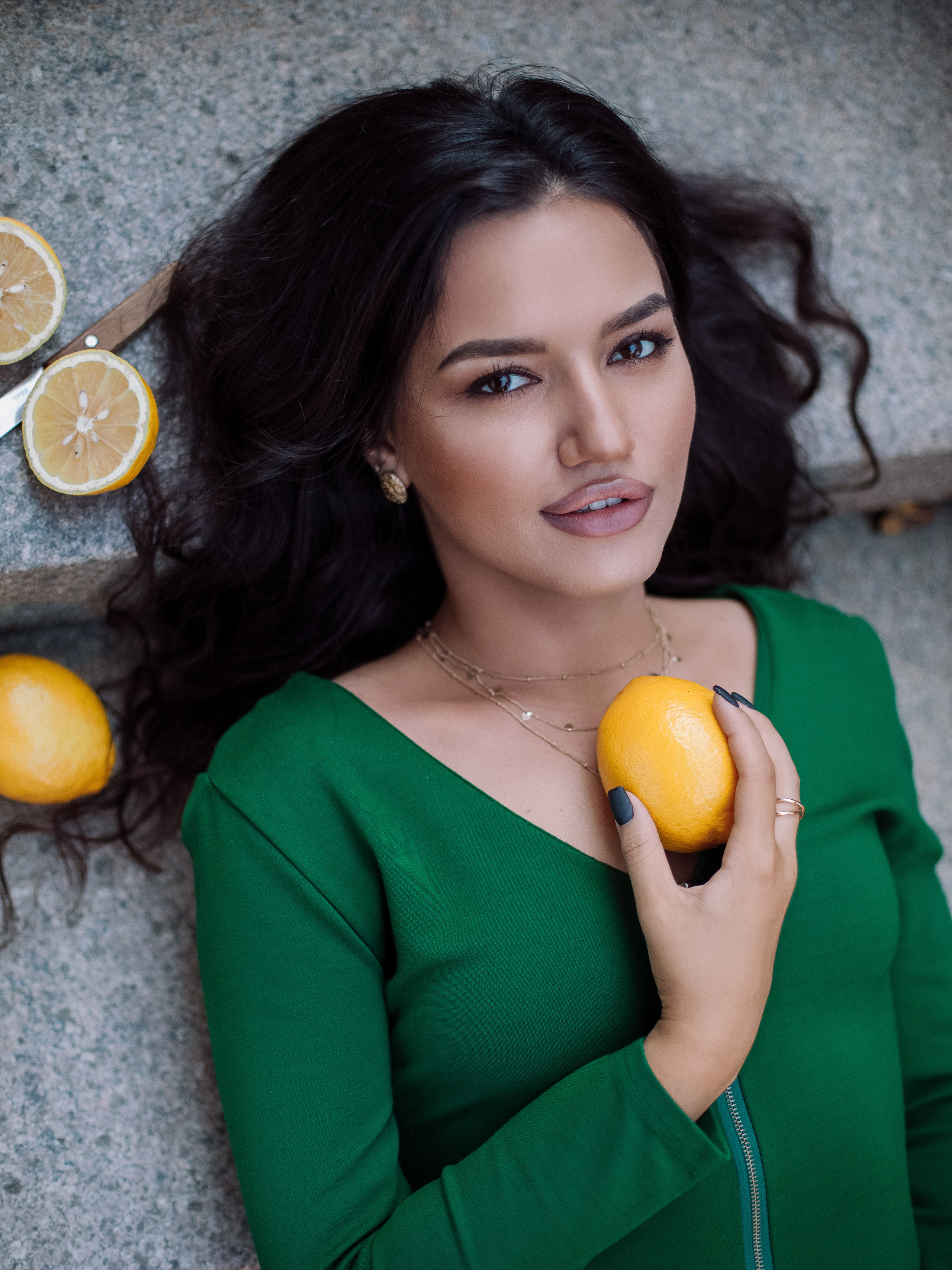 Даша с лимонами. Фотограф в санкт-Петербурге Макиенко Анастасия