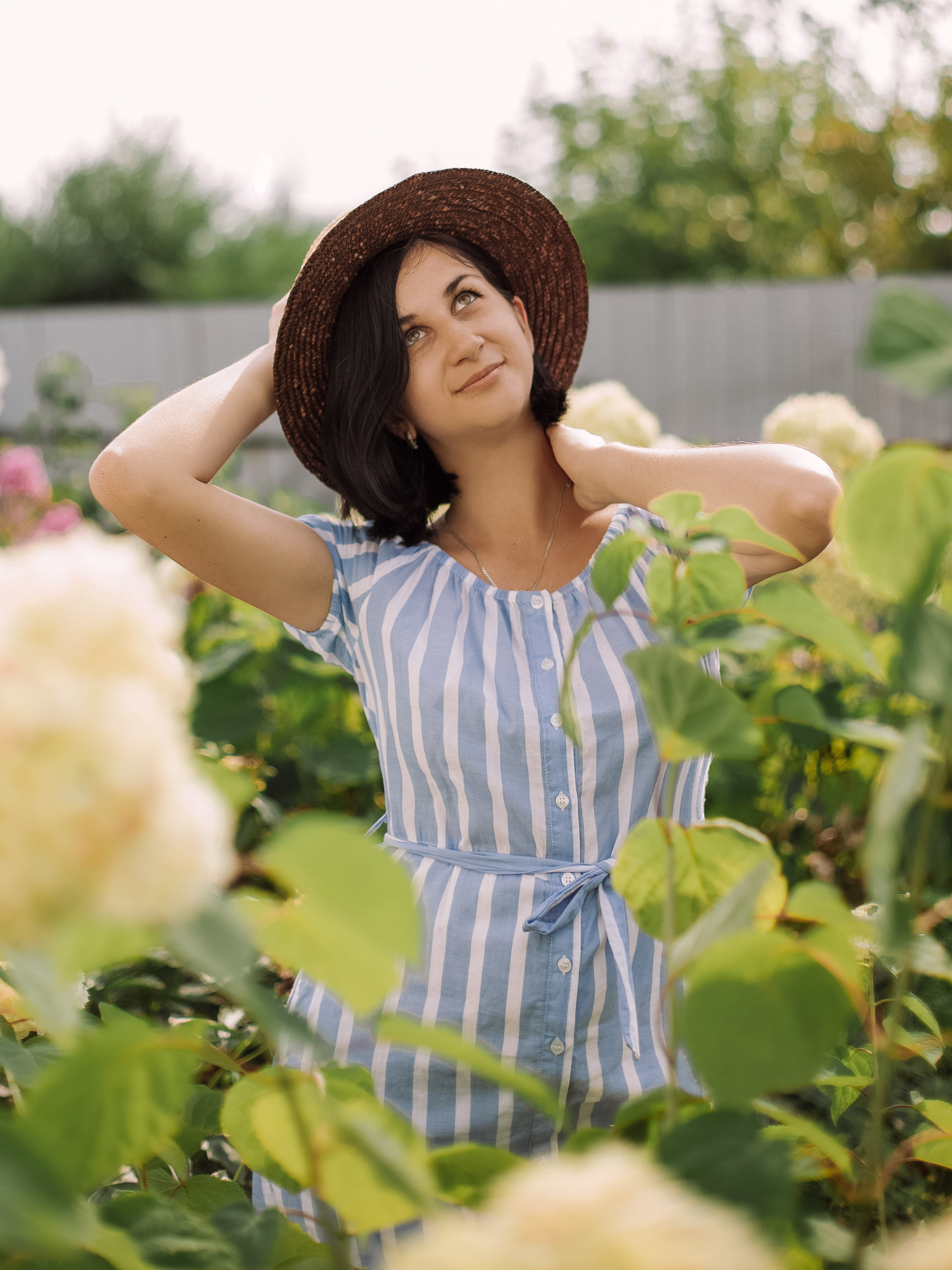 Ксения в цветущем саду. Фотограф в санкт-Петербурге Макиенко Анастасия