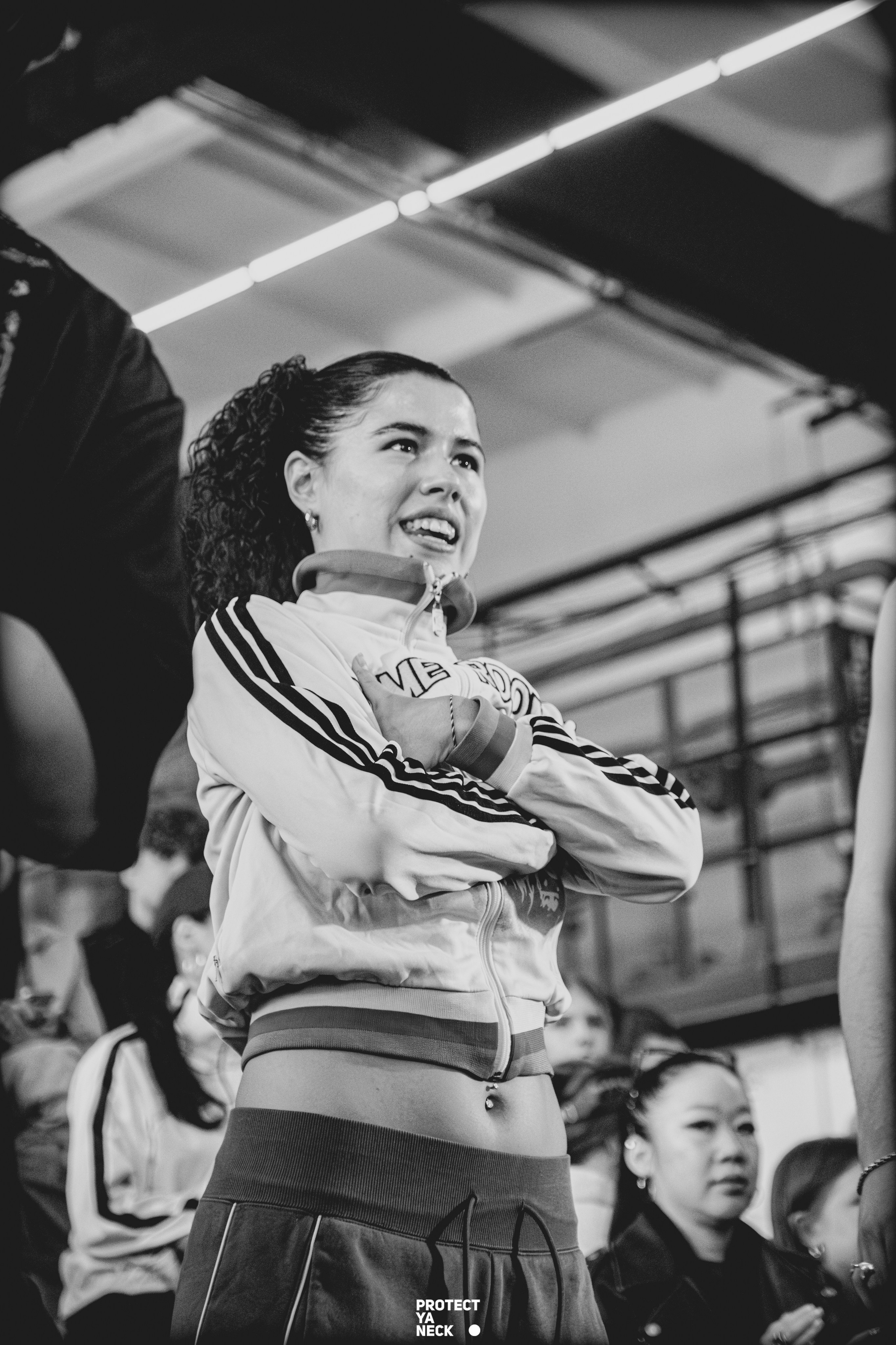 PROTECT YA NECK 22/03 (@youlovebu). Соня бу тебя сфоткала