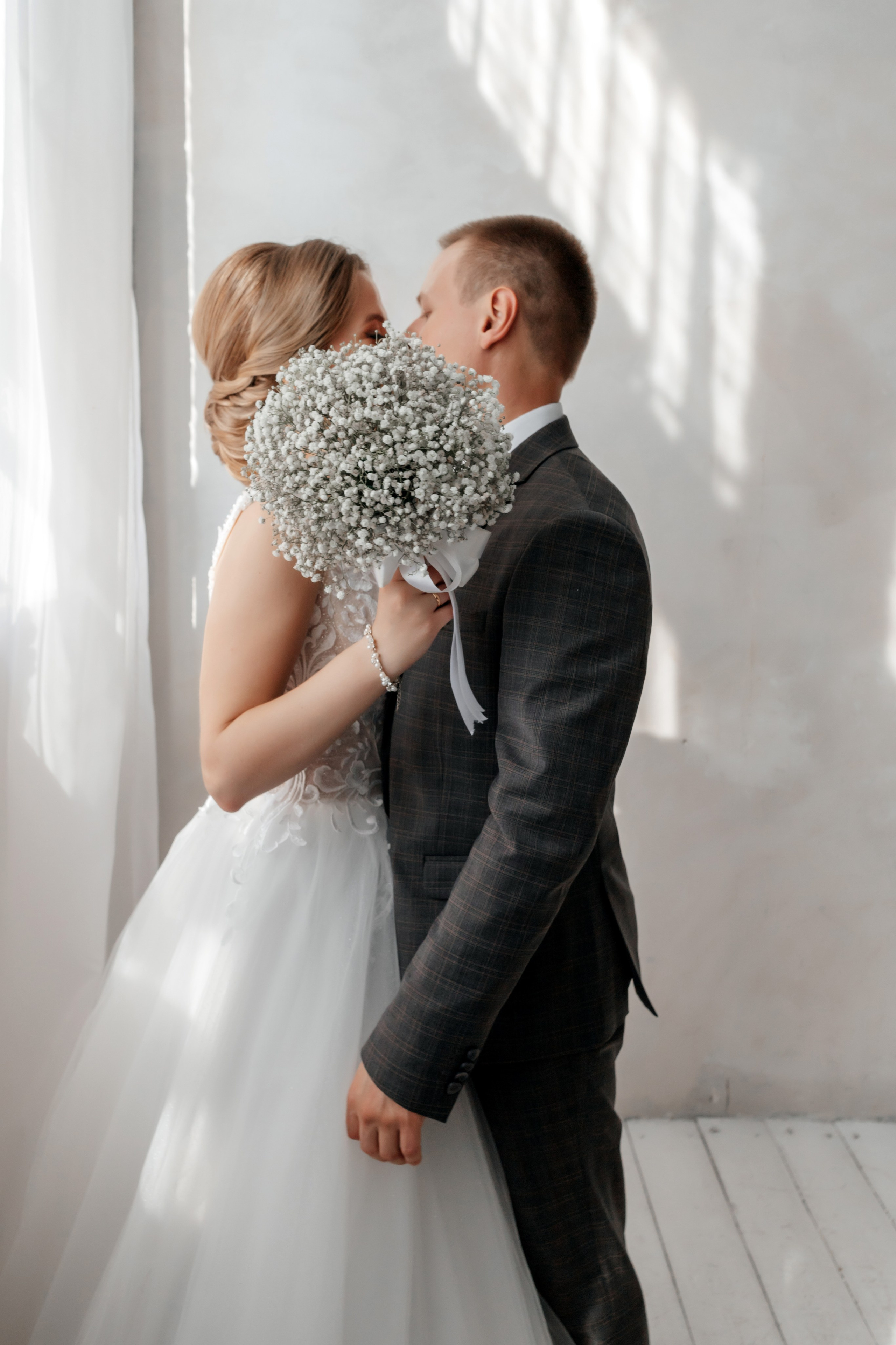 Свадебная прогулка двоих на Стрелке и в автозаводском Парке. И в фотостудии СОЛЬ в Автозаводском районе. Свадебный фотограф и фотограф Love-Store в Нижнем Новгороде Анастасия