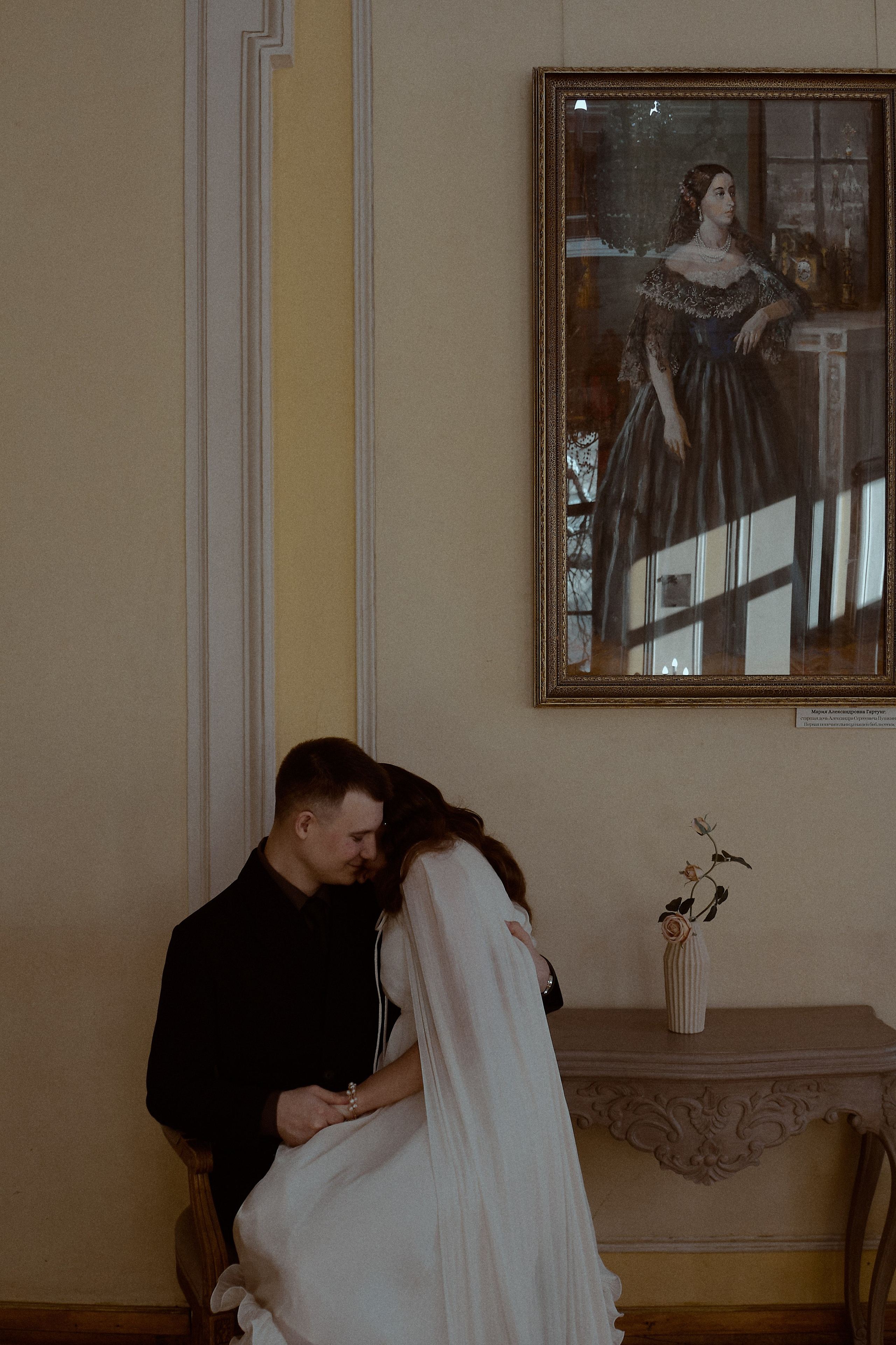 Свадебное лавстори в стенах библиотеки им. Пушкина. Свадебный фотограф в Москве Приятелева Ангелина