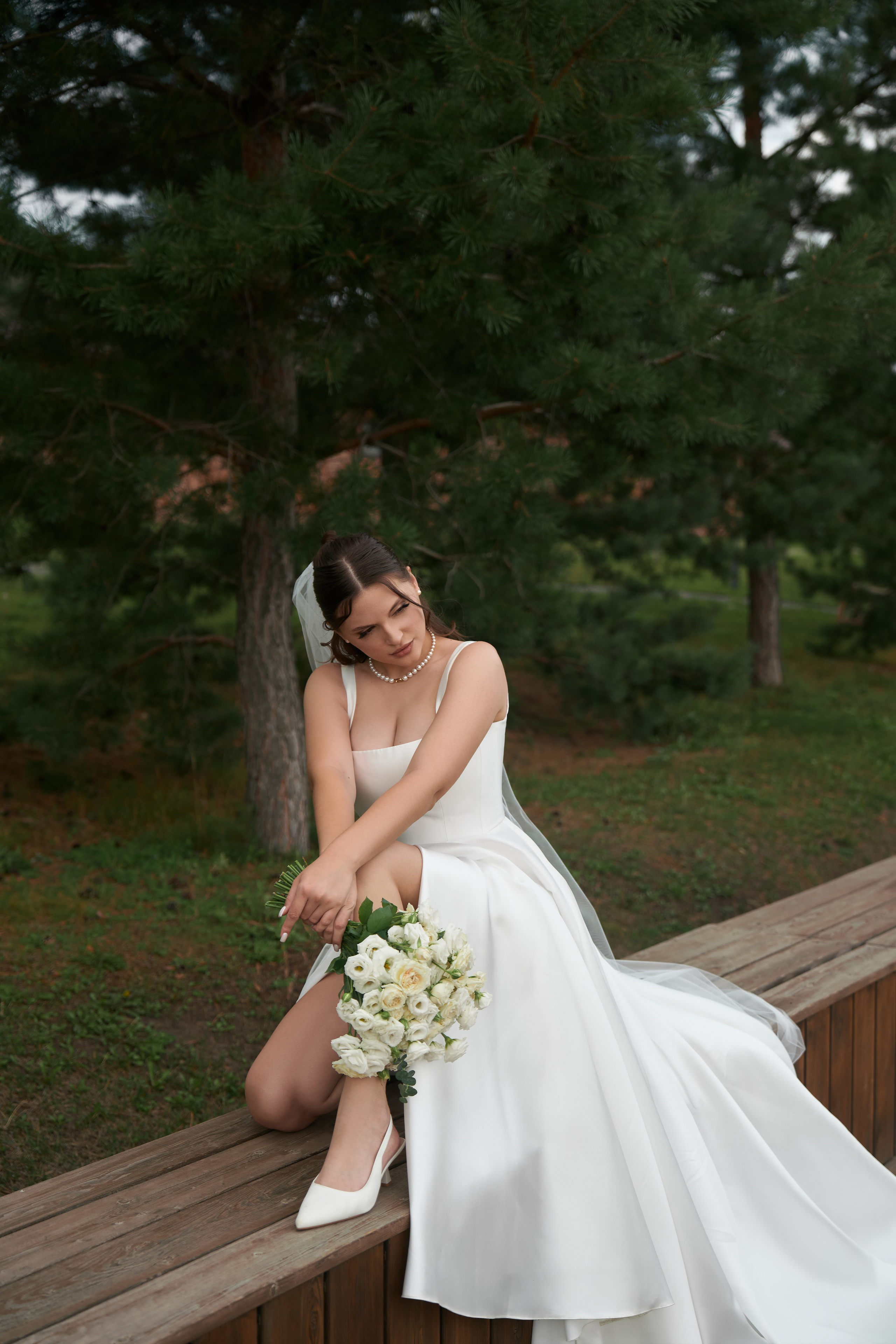 Свадебная фотосессия в «Гермесе» с белым моно-декором. Свадебный и коммерческий фотограф |Саратов Москва|