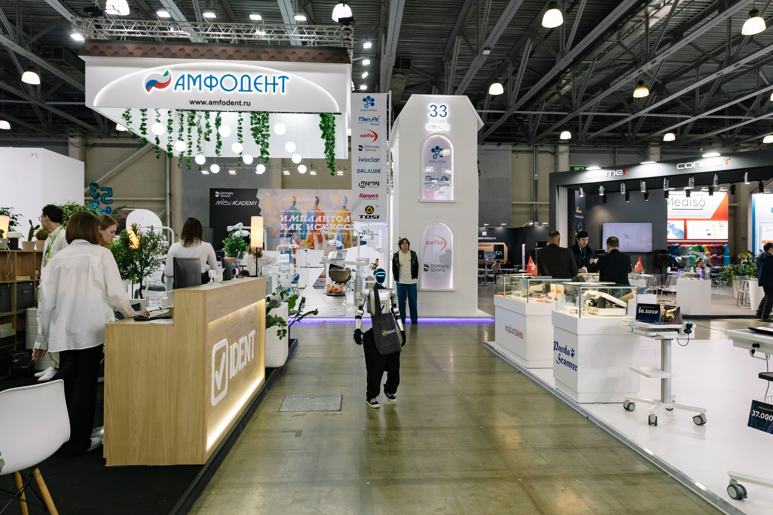 Стоматологическая выставка Dental Salon 2026. Профессиональный фотограф в Москве | Заказать фотосессию и съемку