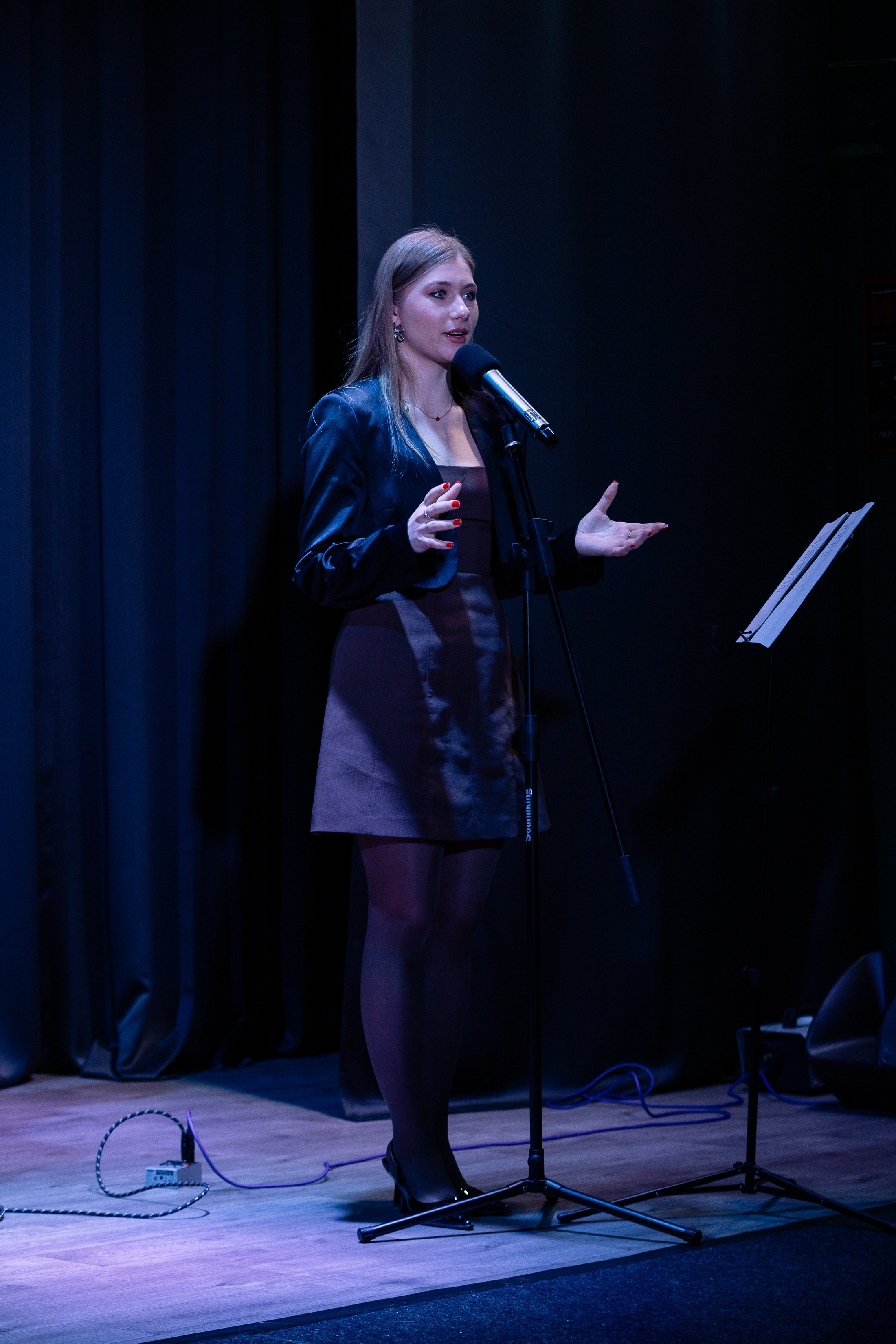 Поэтический вечер с Игорем Бушмелевым и Никой Станиславчик. Фотограф Юлия Мальцева