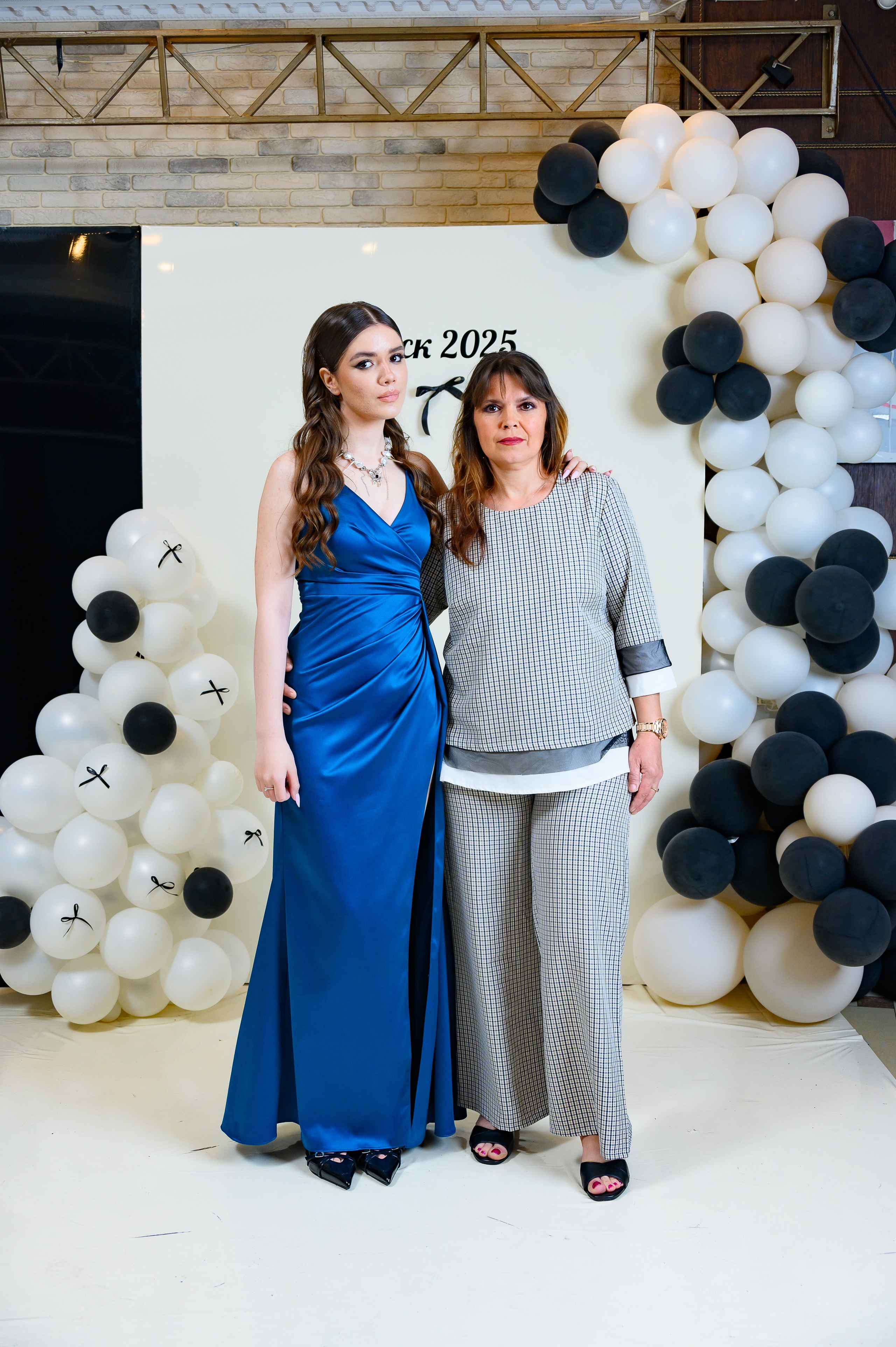 Выпускной 2025 11 кл. Семейный и детский фотограф в Новороссийске Лебедева Елена