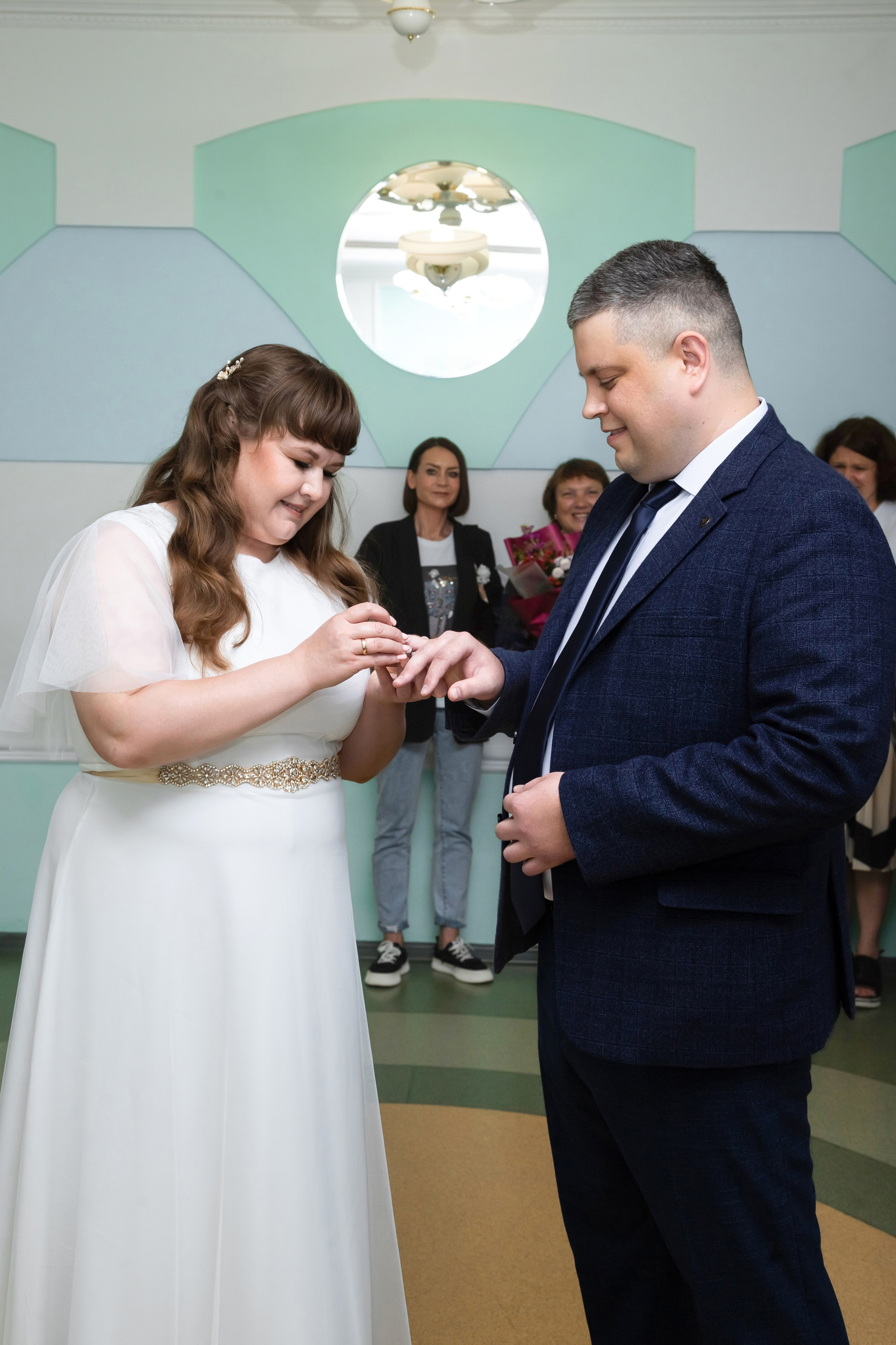 Прогулка в сирени после ЗАГСа Томск (Р. Люксембург). Фотограф в Томске Евгения Гуляева