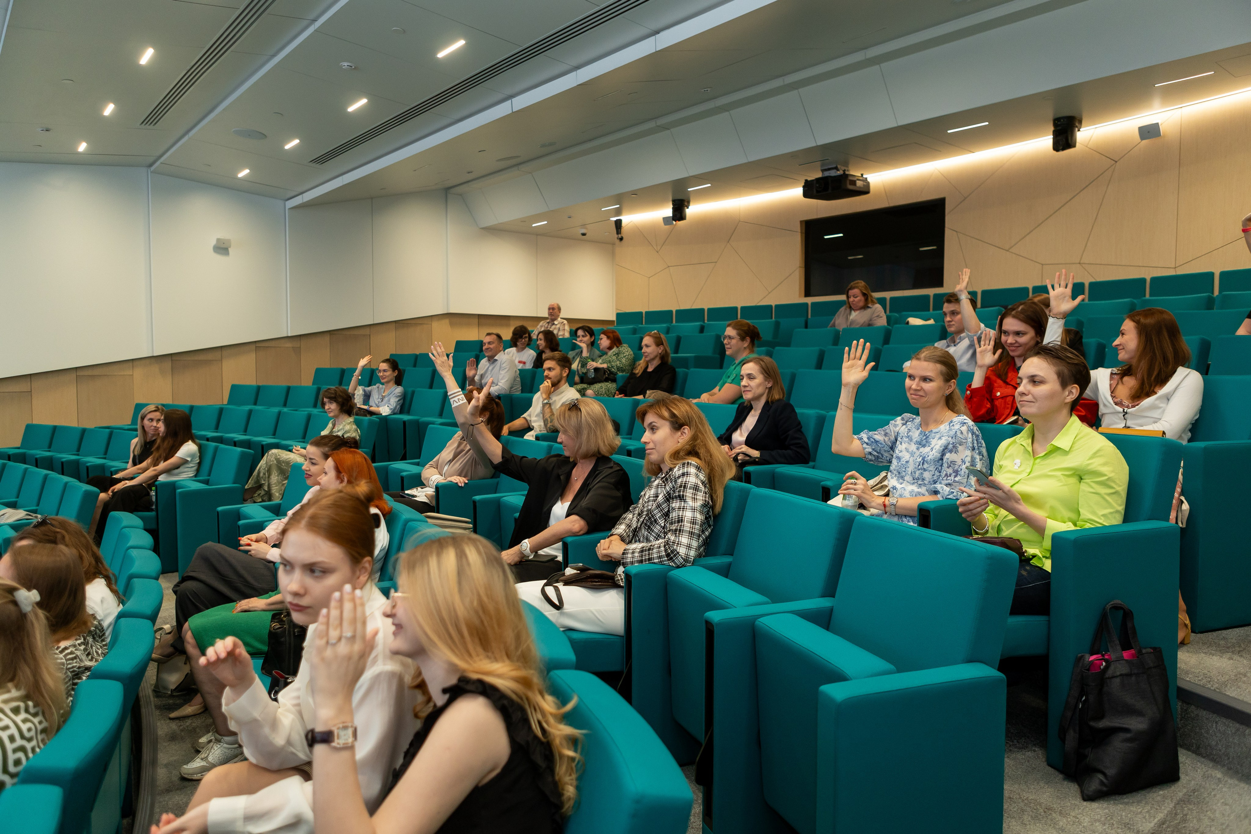 Гостевой визит в «зеленый» офис Сибур. Портретный творческий фотограф в Москве Надя Дудник