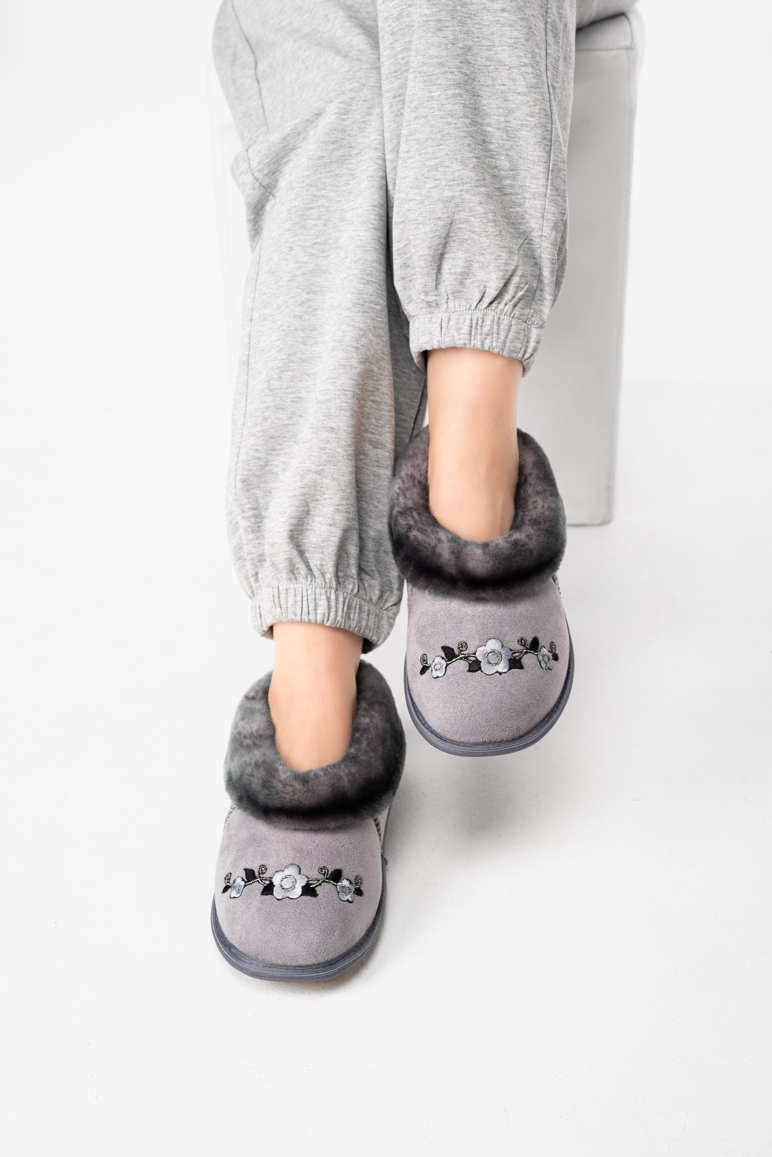 Тапочки и чуни. Предметный фотограф, фото для маркетплейсов Пятигорск, КМВ