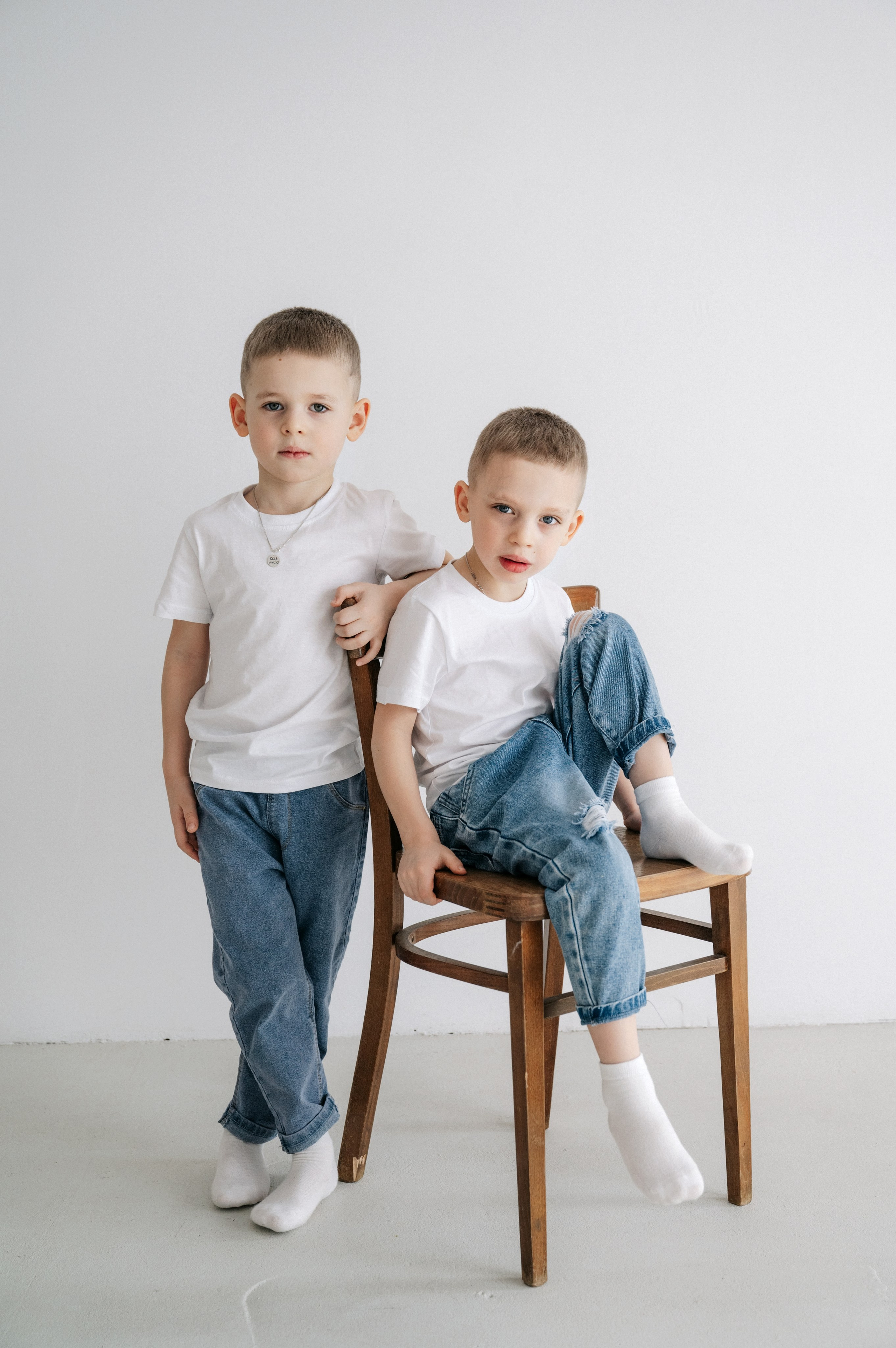 Семейная фотосессия мамы с сыновьями в фотостудии в Королёве. Свадебный и семейный фотограф Виктория Носачёва. Щелково, Москва и МО