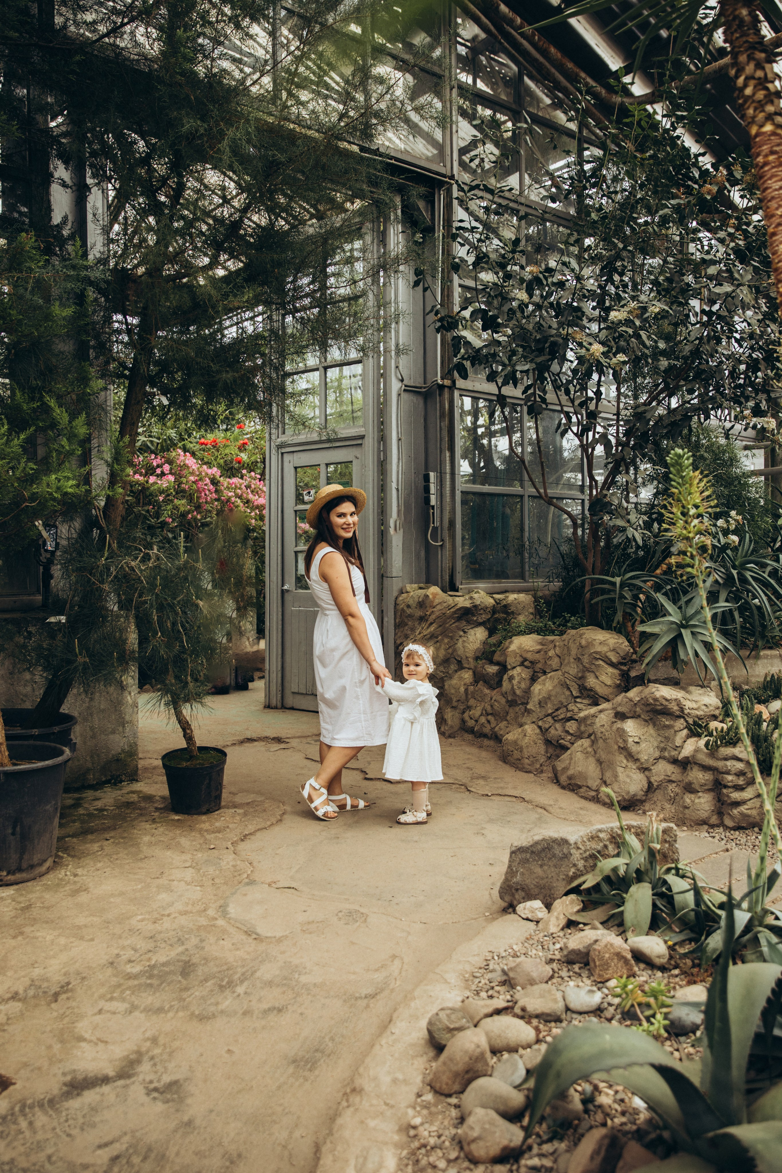 Мама и дочь оранжерея. Свадебный и семейный фотограф Москва и Московская область