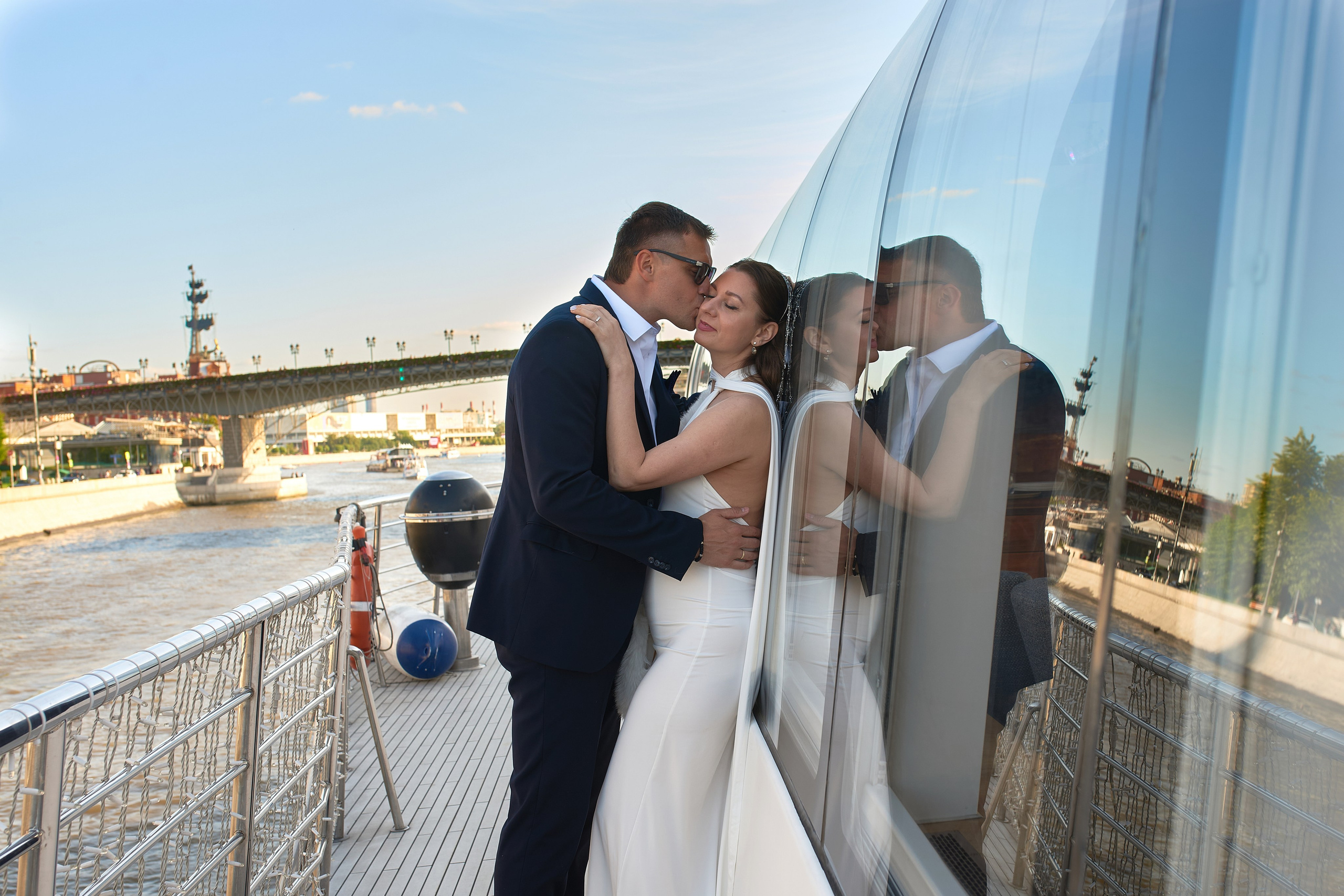 Свадебная прогулка на корабле, по Москве-реке