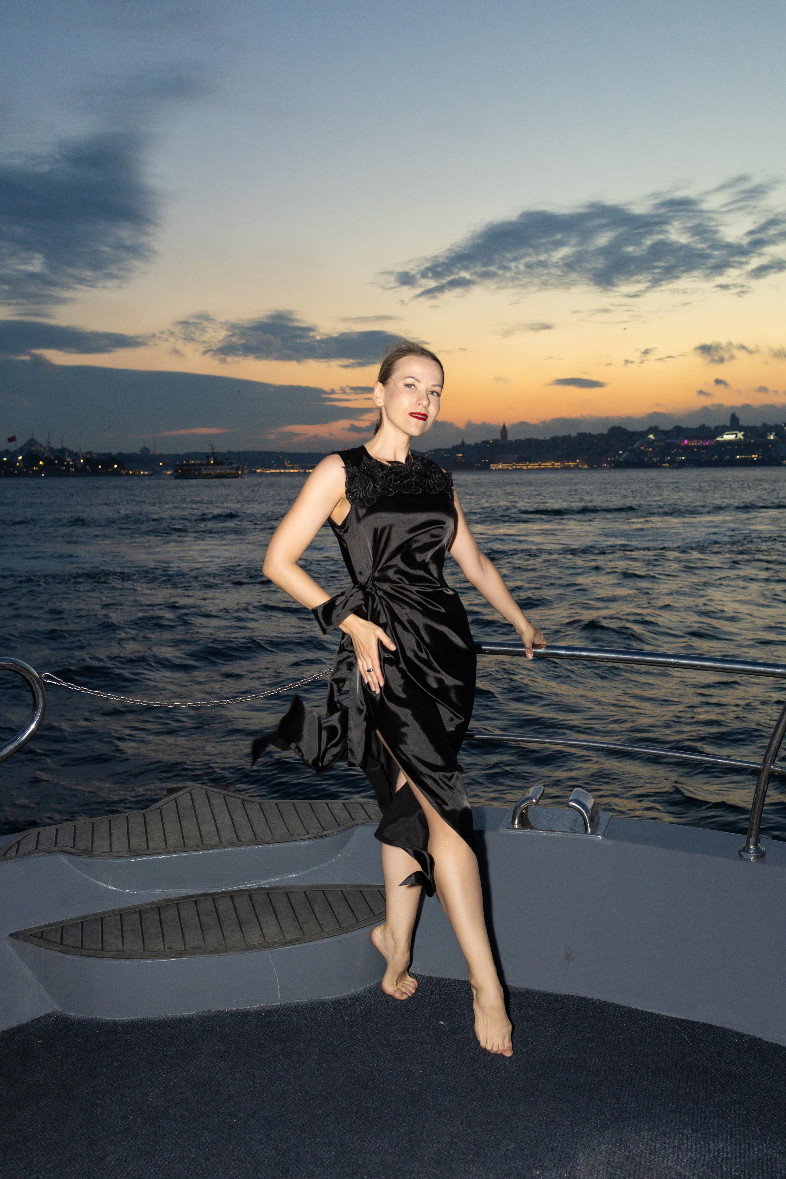 Фотосессия на яхте [Босфор, Стамбул, 2025]. Дизайнер Сильвериюш Станиславски. Anastasia Leonowa