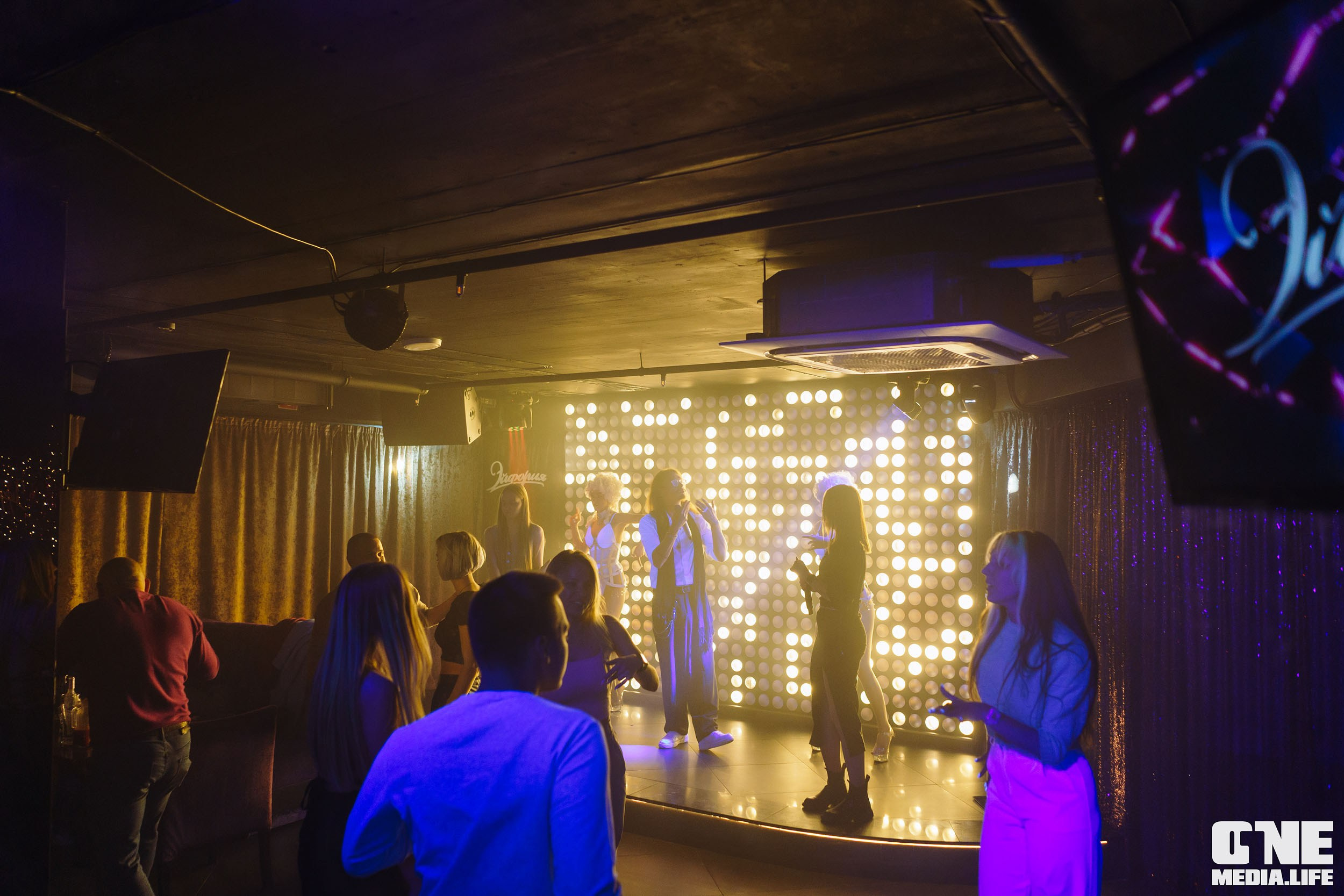 Фоторепортаж из караоке-клуба Эйфория. One Media Life: фоторепортажи, фотоотчеты с мероприятий и заведений