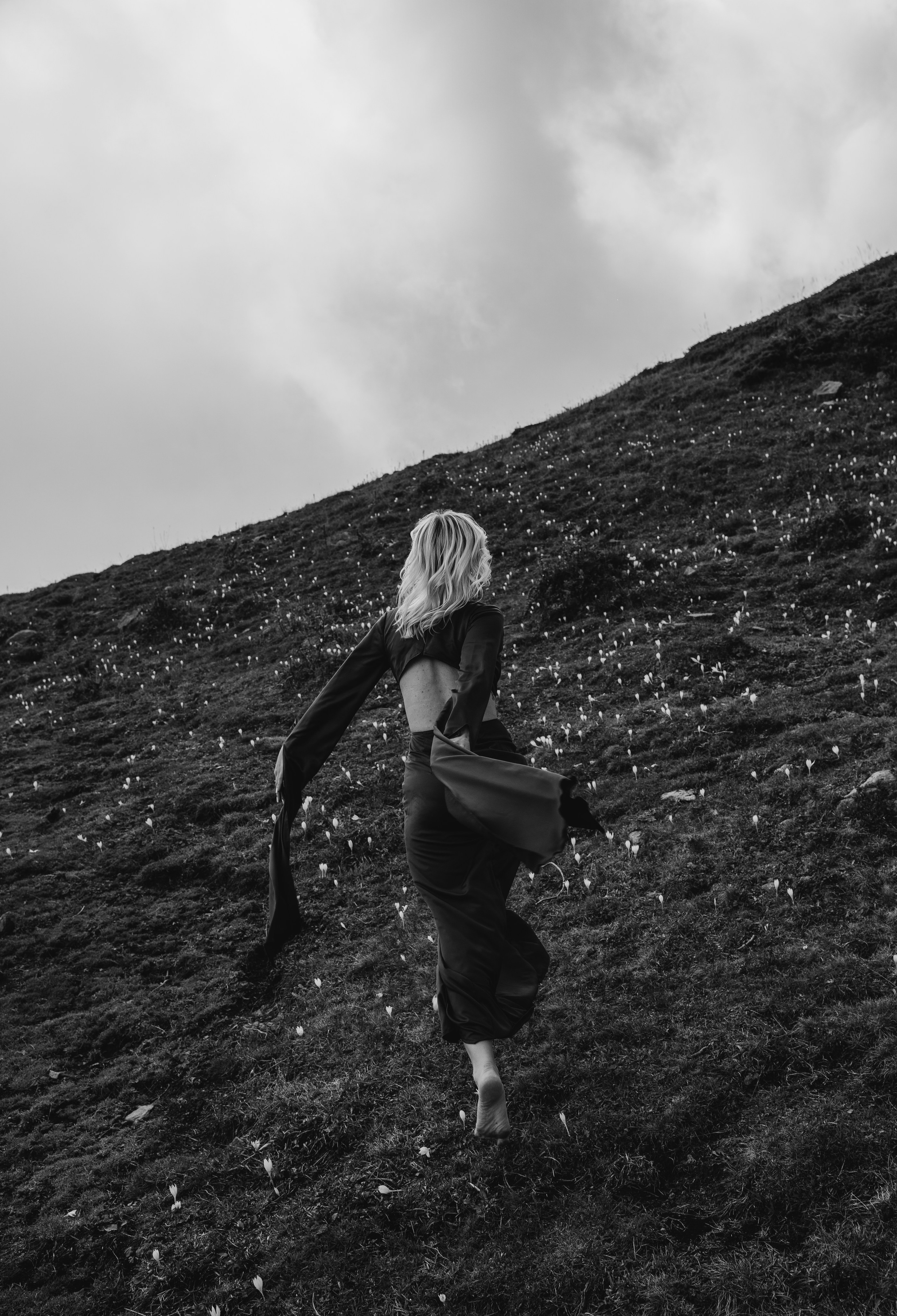 Фотоснимок в движение девушки 