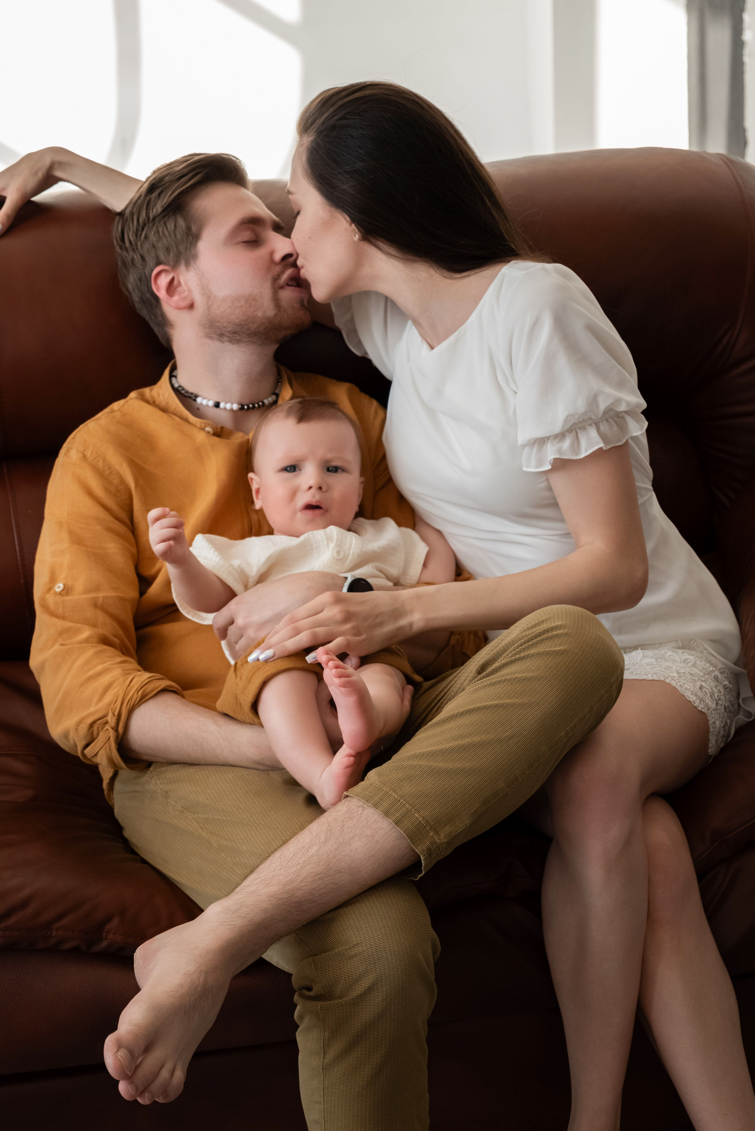 Сергеевы семейная студийная фотосессия. Профессиональный фотограф в Твери Иванова Юлия