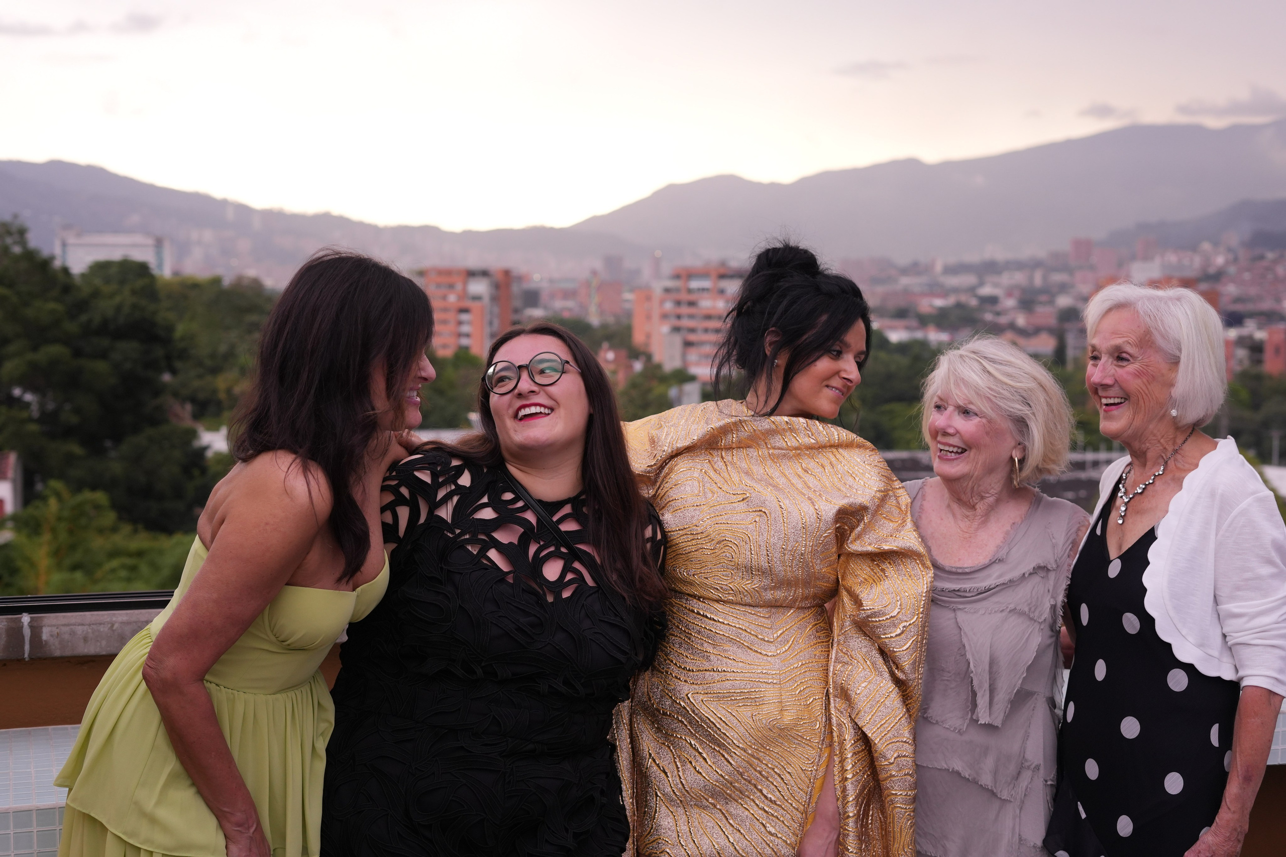 Olivia and Zack / 1 wedding day. Wedding Photographer in Barcelona and Medellin