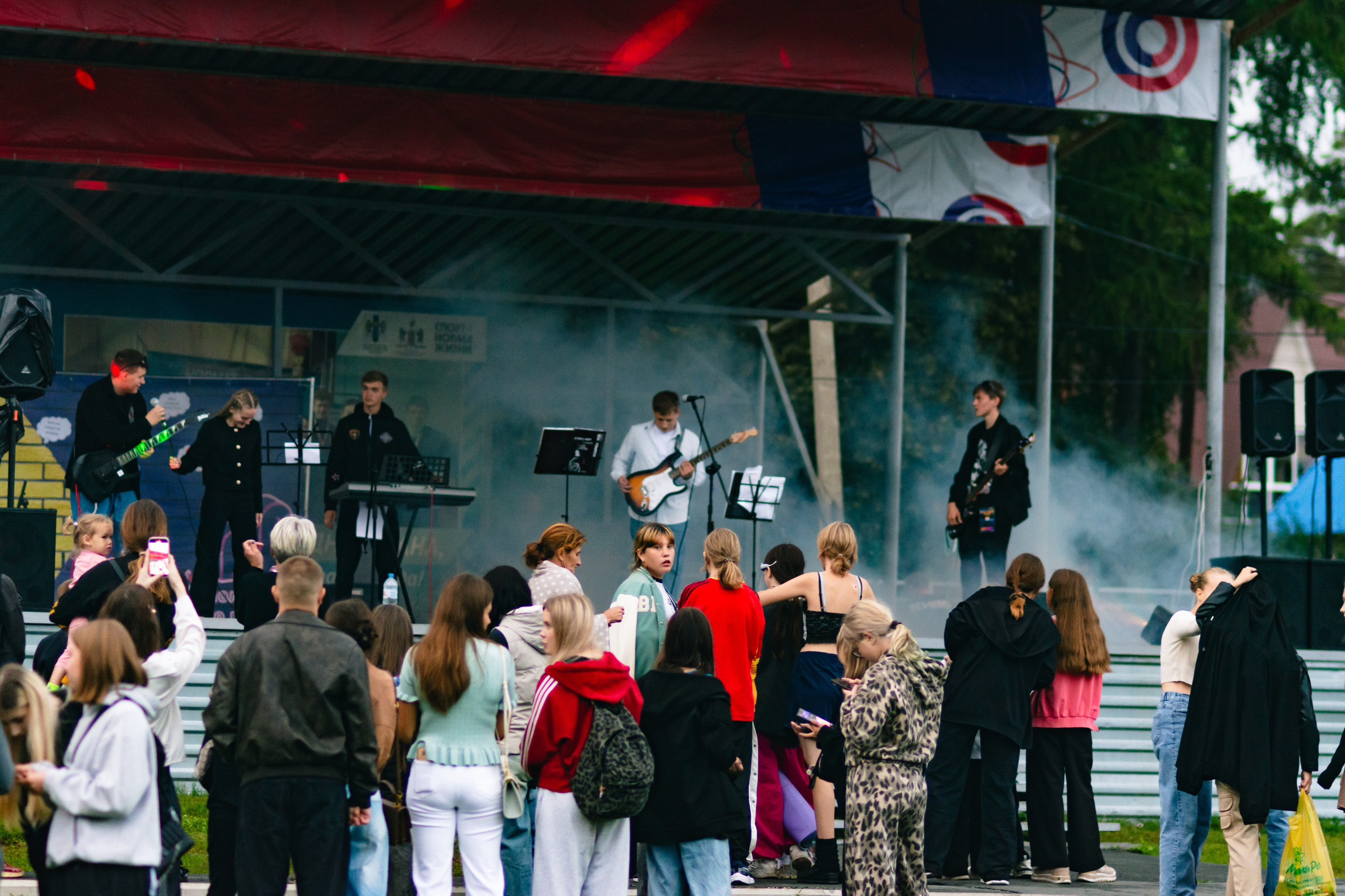 Кино на траве и ДР группы «Доктор Пепси». Алексей Маисеев | Свадебный и художественный фотограф в Новосибирске | Съемка на природе и в студии