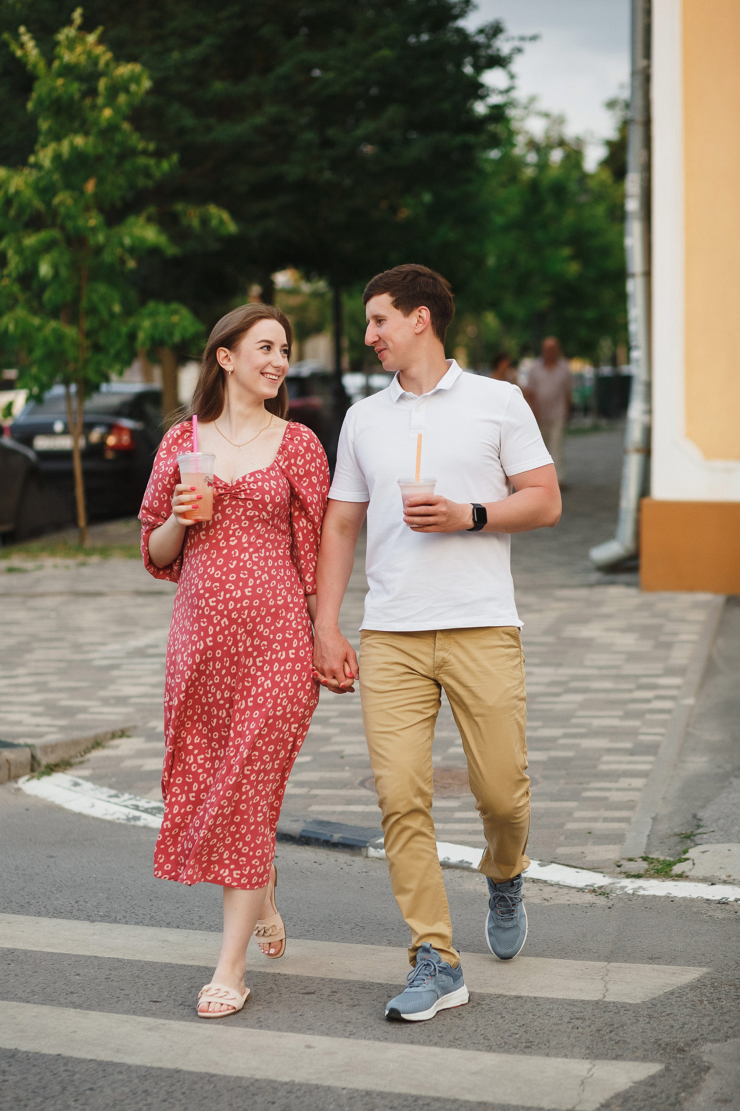 Романтика на улице Петровская в Таганроге: Денис и Аня. Свадебный и семейный фотограф в Таганроге Бакарюк Антон