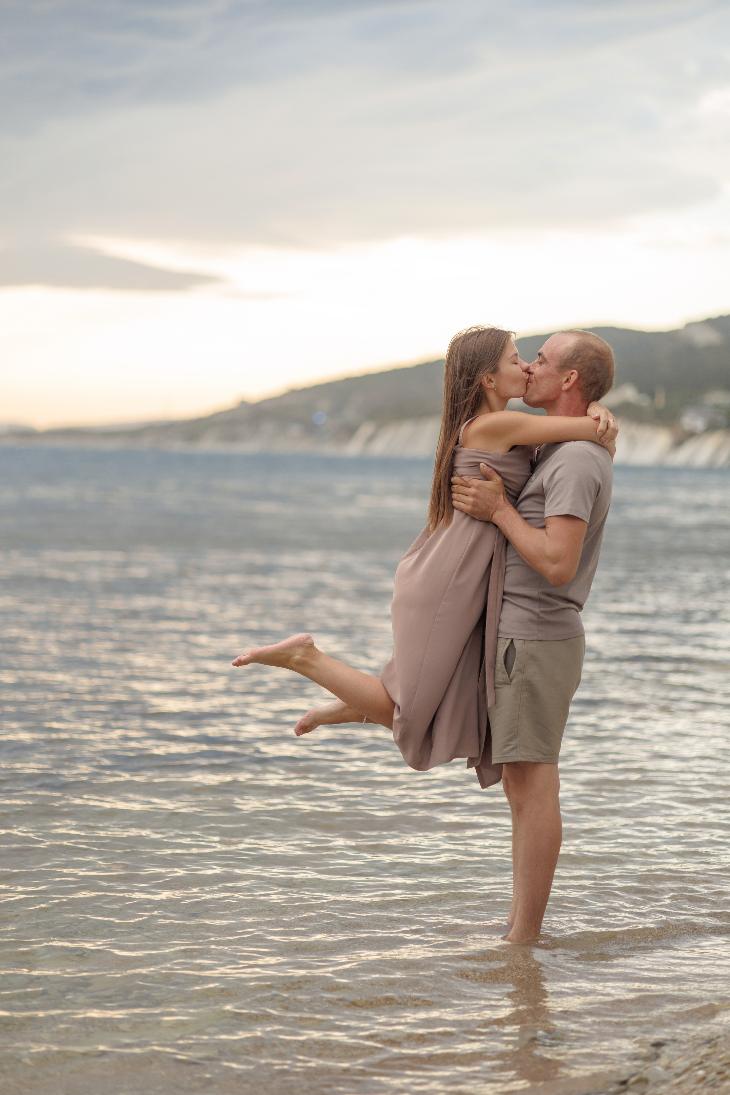 На пустынном пляже. Семейный и портретный фотограф в Геленджике Любовь Бодрова