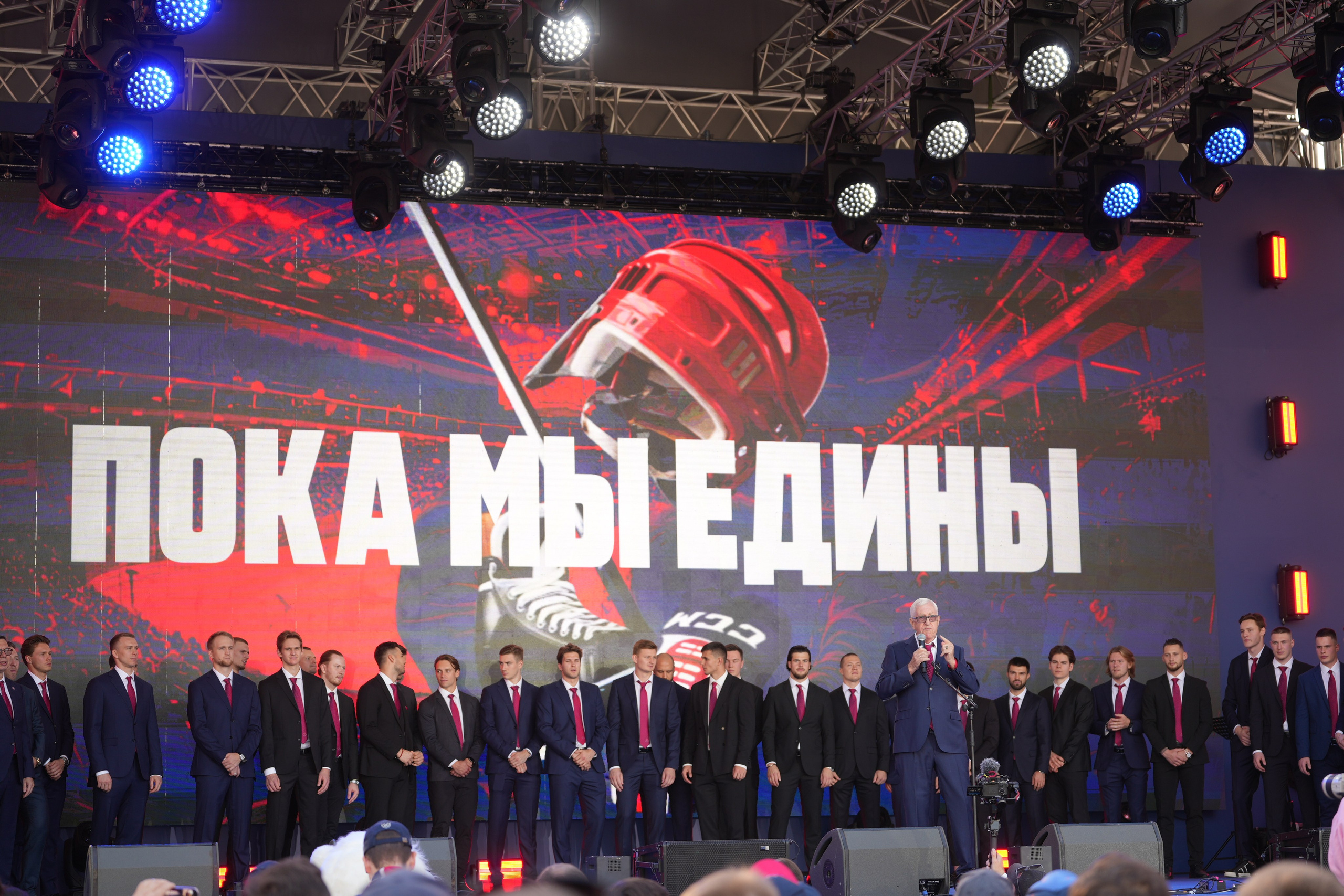 ЦСКА Фест 2024, фотографии хоккейного фестиваля от репортажного фотографа из Алматы Дениса Карпенко,. Сайт Алматинского НЮ АРТ, будуар и фэшн фотографа Дениса Карпенко