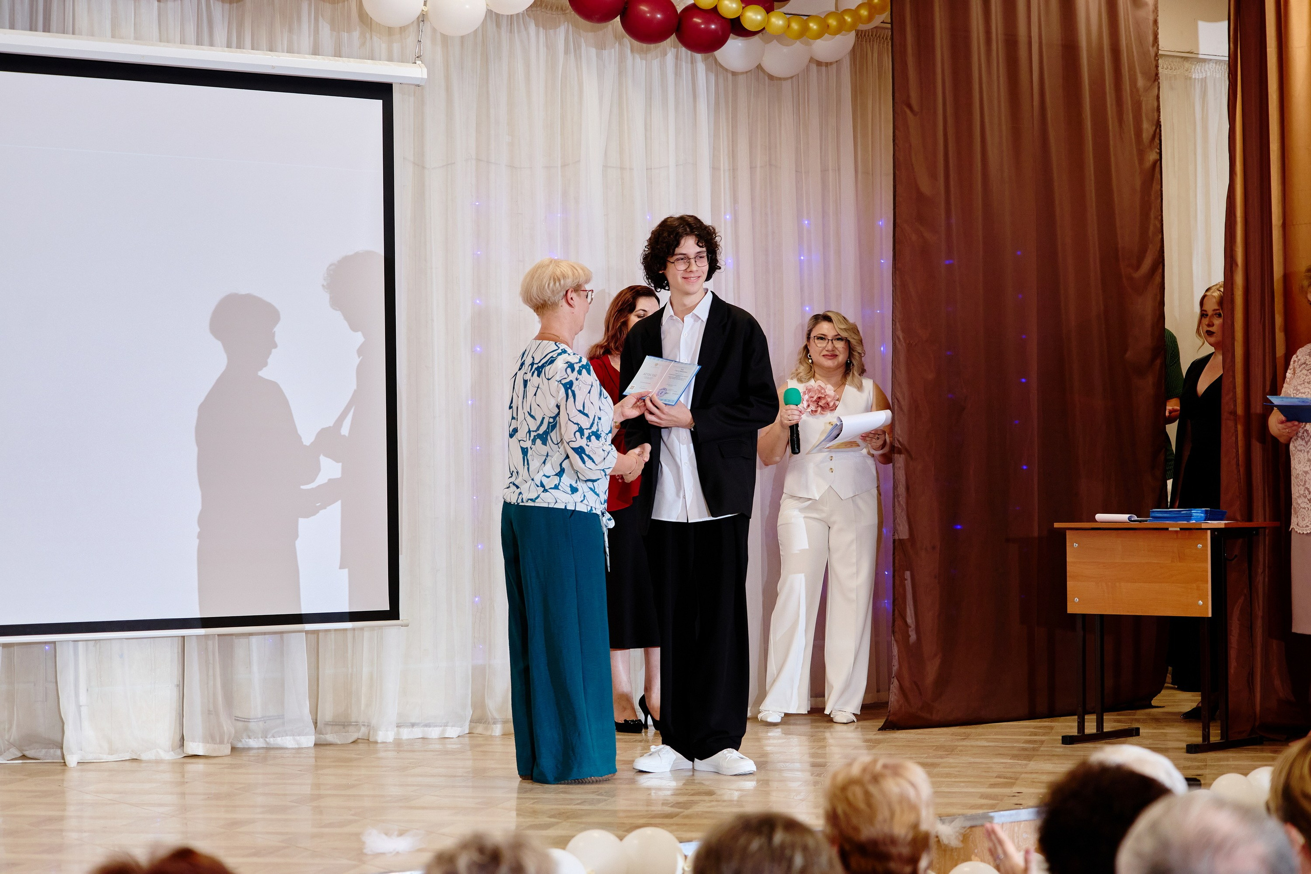 Выпускной 35 Сош. Фотограф Выпускные альбомы Таганрог Сергей Коробченко