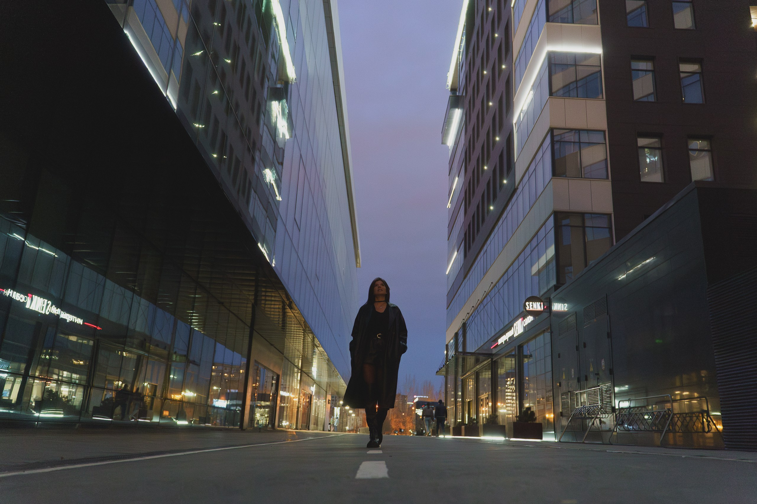 Ночной город в кадре: портретная фотосессия для блогера | Фотограф Екатеринбург