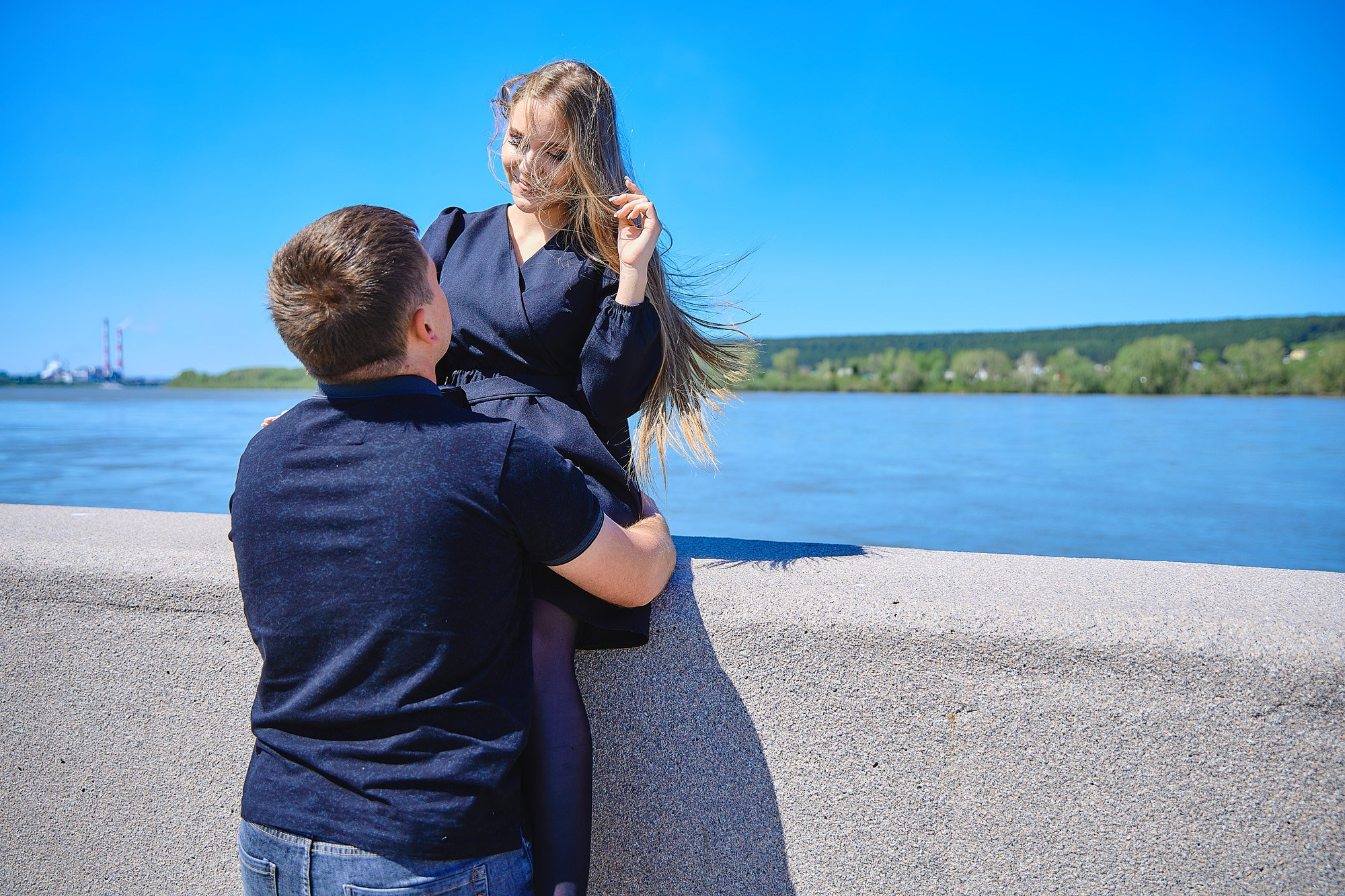 Романтическая фотосессия на улице двух влюбленных. Любовь Гальцова — свадебный, семейный, детский фотограф в городе Кемерово и Кемеровской области