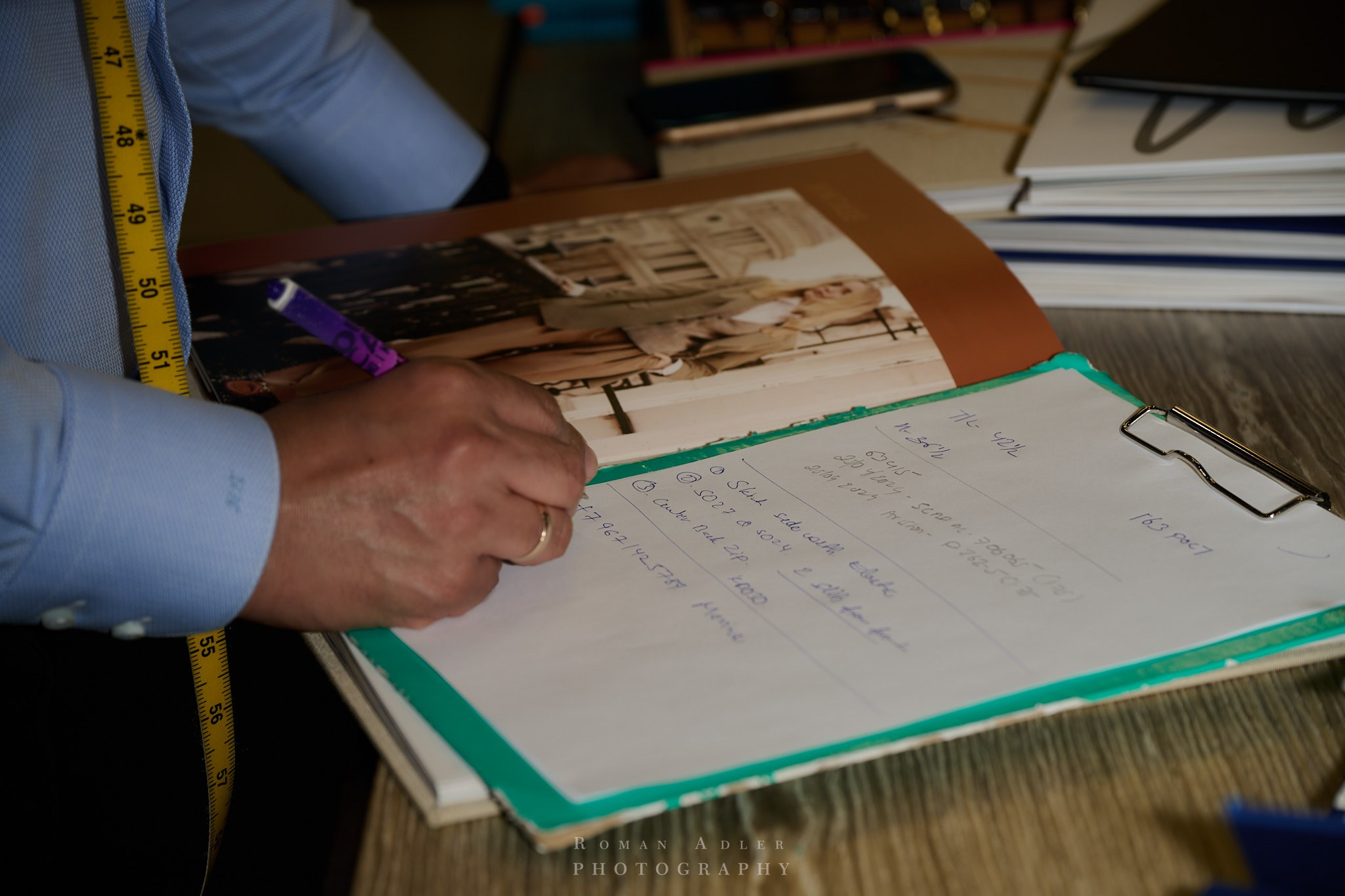 индивидуальный пошив рубашки, индивидуальный пошив одежды Москва, рубашки на заказ, фотограф Роман Адлер