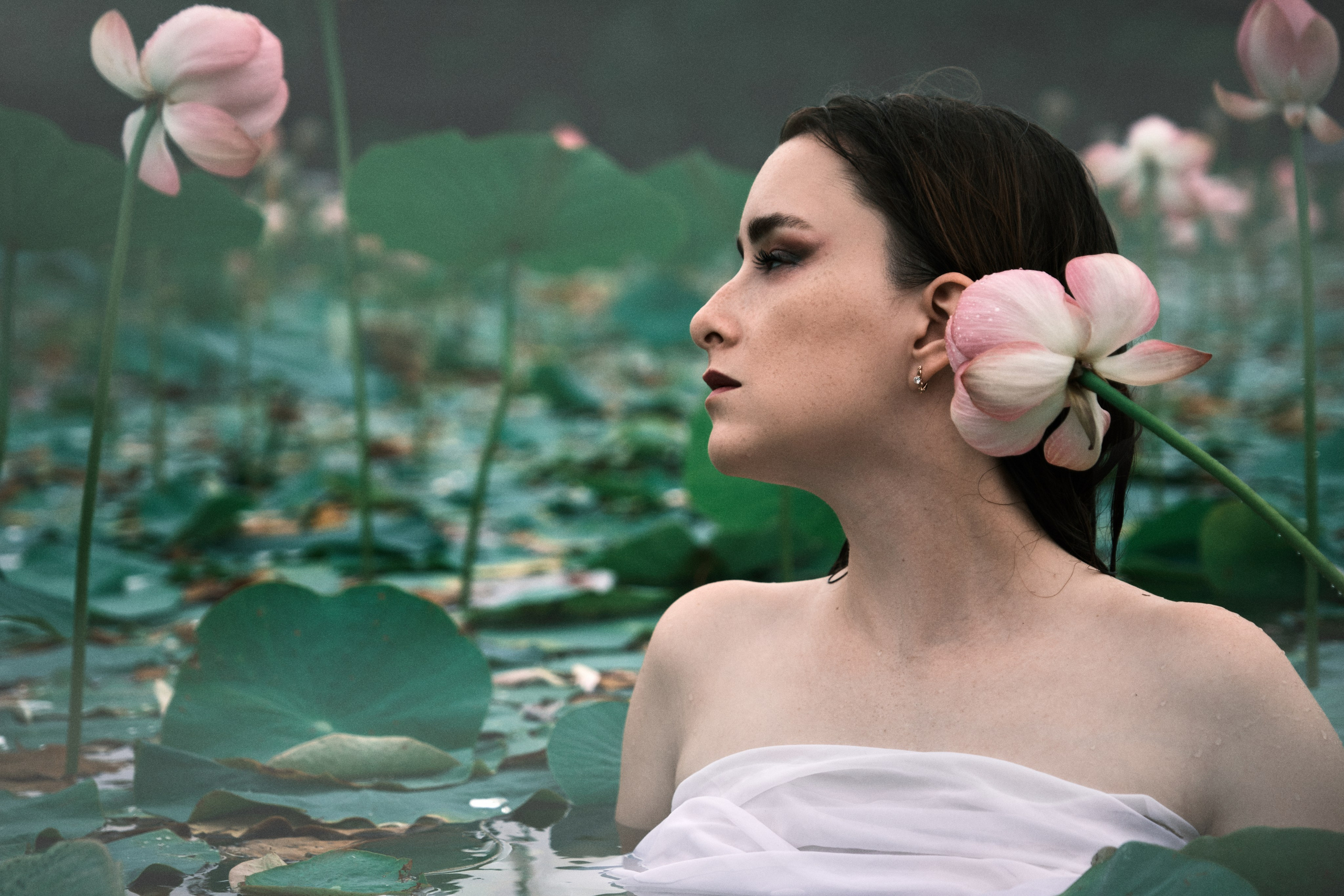 Фотосессии с цветным тюлем Санкт-Петербург. Фотограф портретный архитектурный лавстори будуар Санкт-Петербург Виктор Иванов