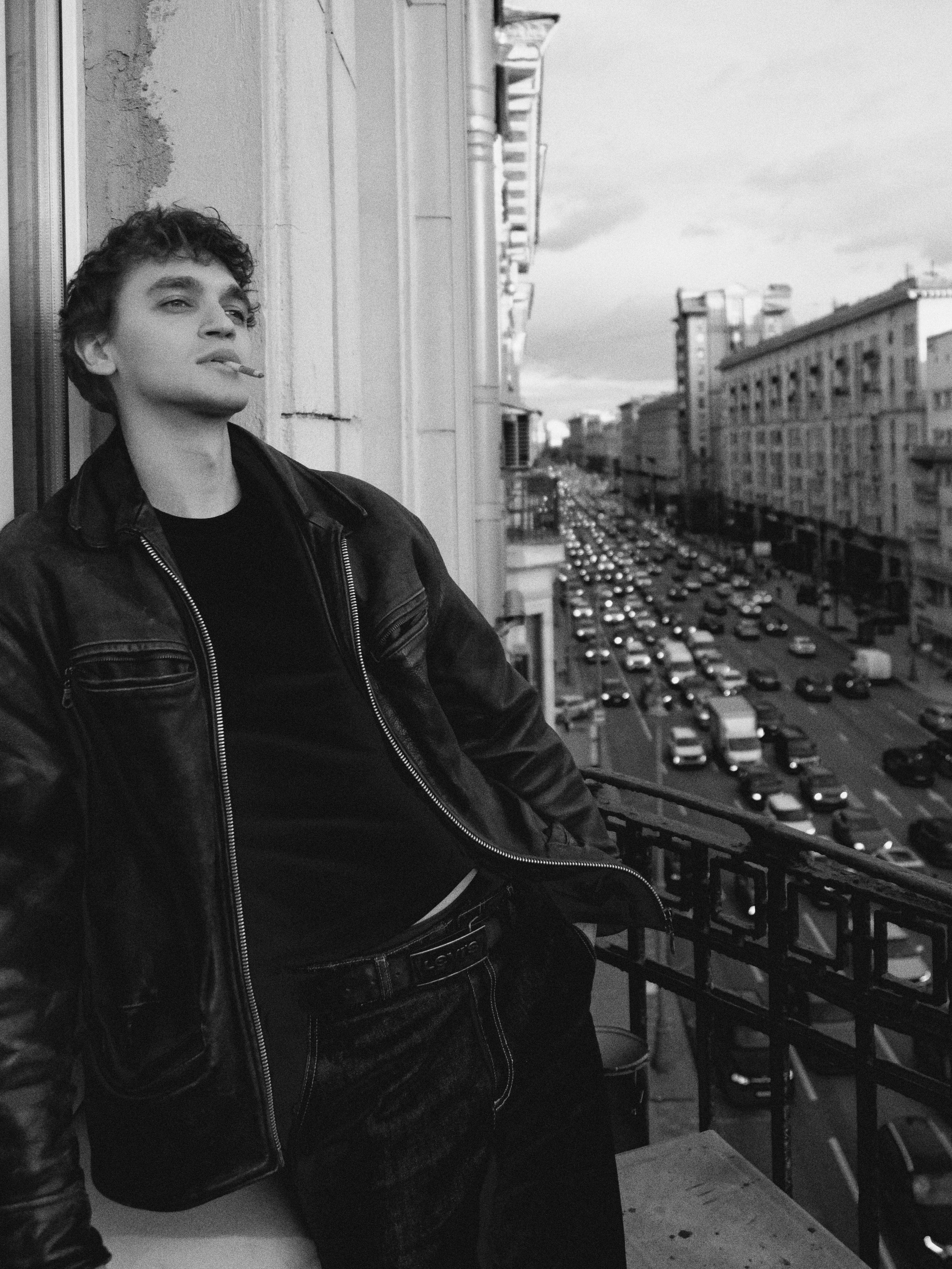 89233. Главная