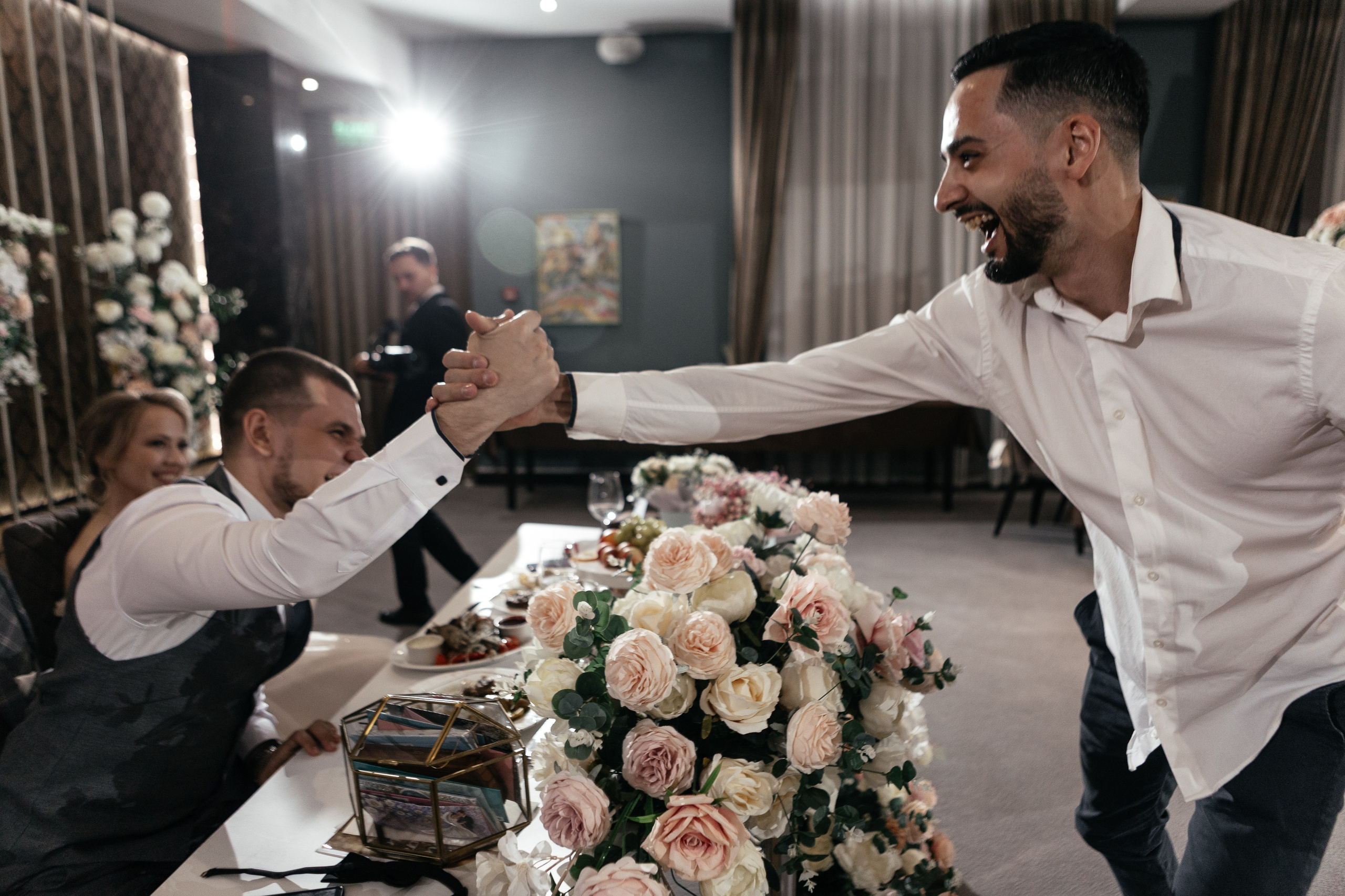 Свадебный фотограф Уфа — Руслан ГабдлисламовЖивые эмоции, красивые кадры, воспоминания на всю жизнь.Работаю по всей Республике Башкортоста. Свадебный фотограф Уфа Руслан Габдлисламов