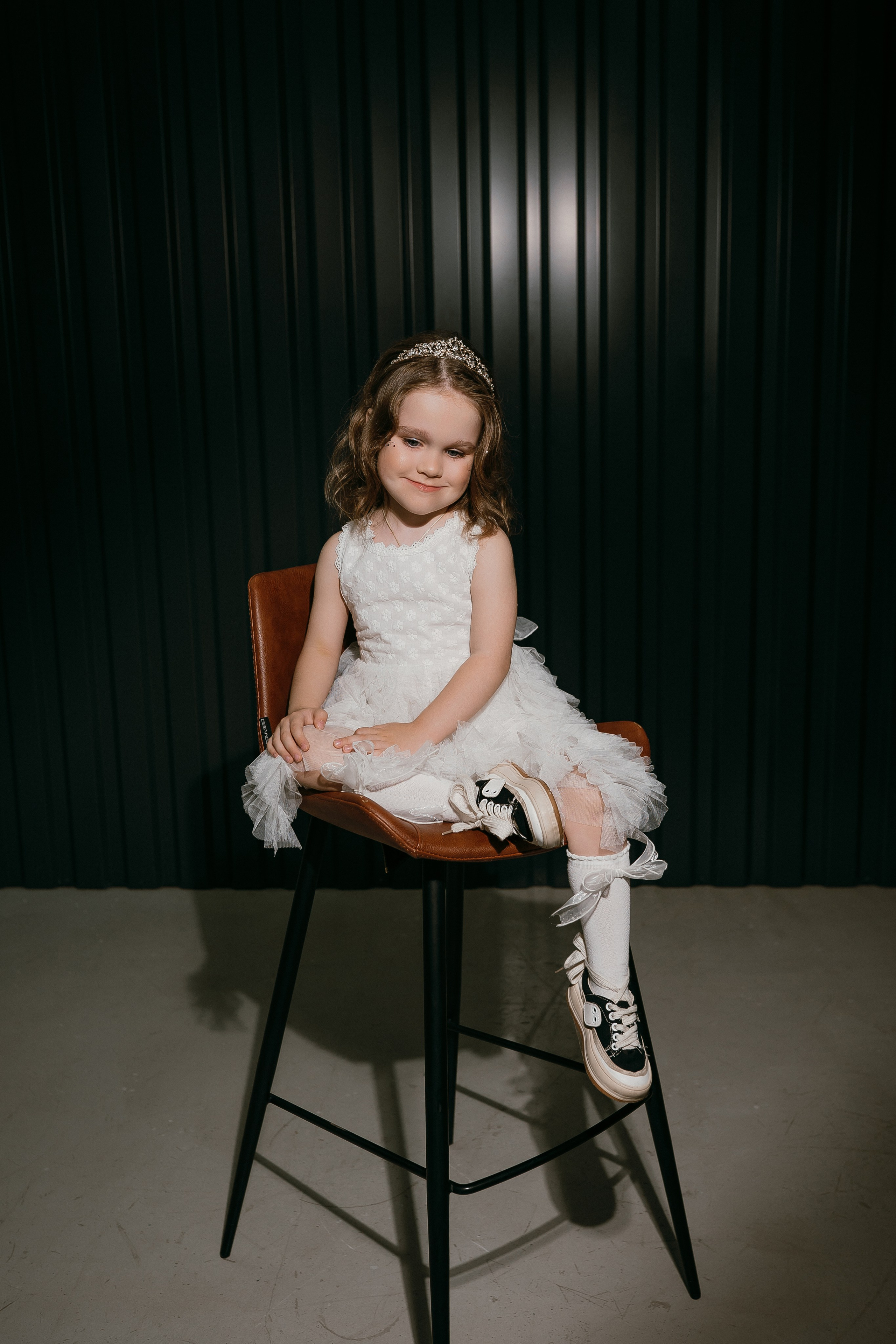 Фотосессия для девочки в платье. Фотограф Ким Наталья в Красноярске