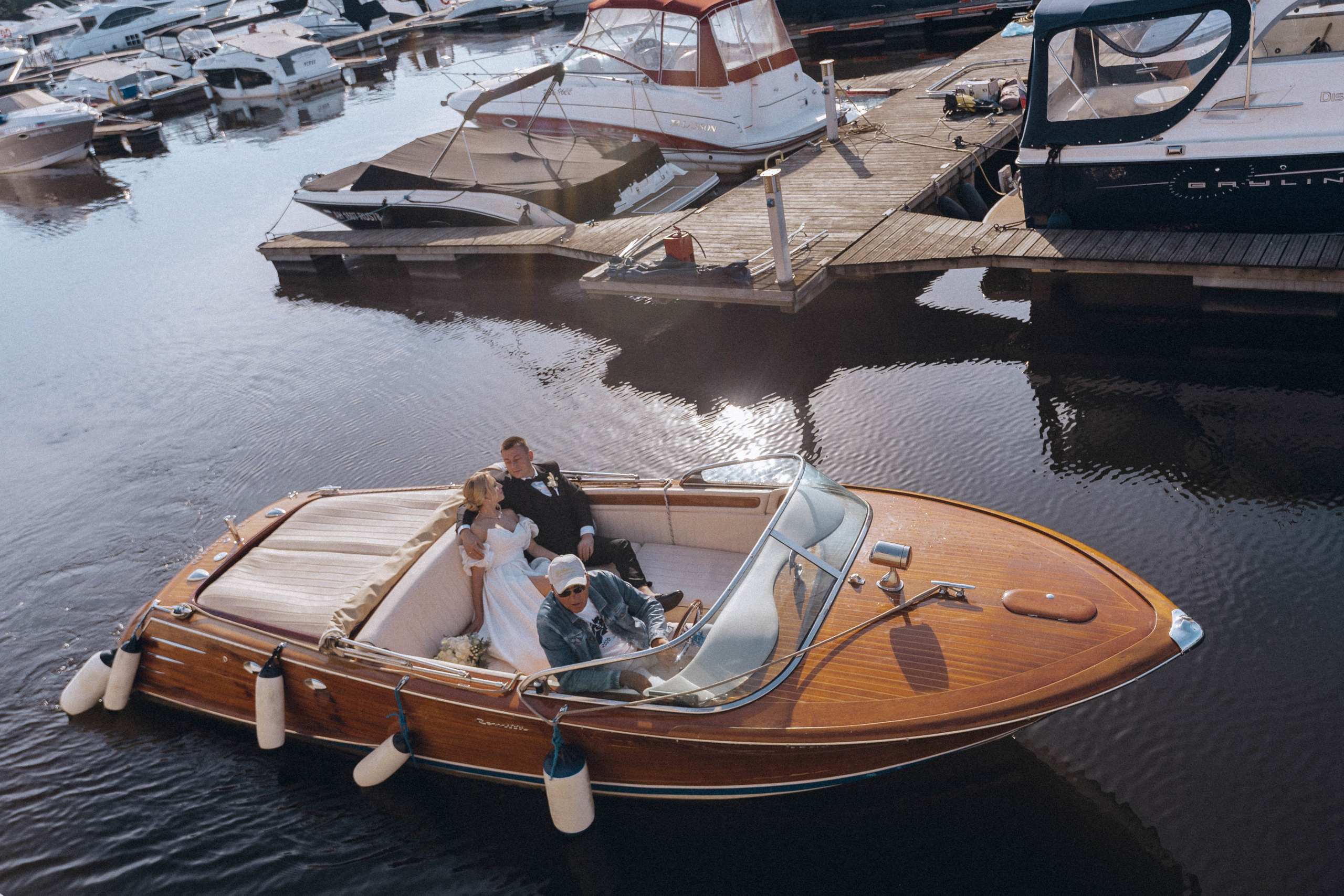 СВАДЕНБНАЯ СЬЕМКА НА КАТЕРЕ ПО КАНАЛАМ САНКТ-ПЕТЕРБУРГА И В АКВАТОРИИ НЕВЫ. Профессиональный фотограф, Санкт-Петербург — Виктория Богомолова