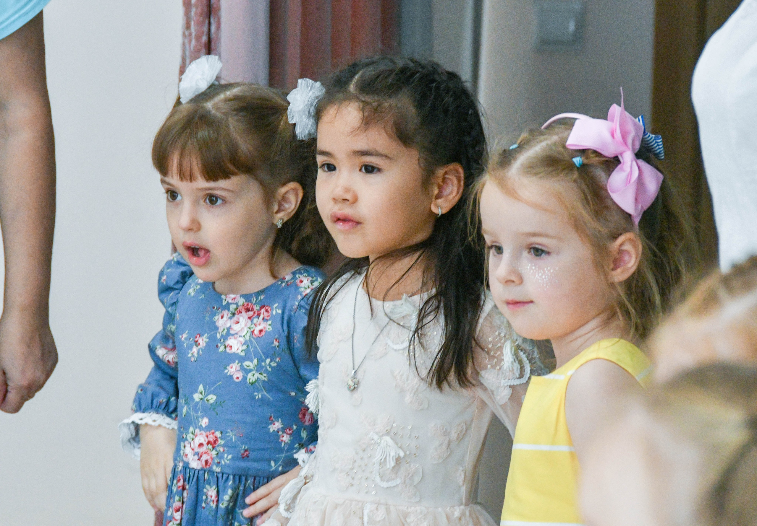 2023 г. День дошкольного работника и прогулка. Репортажный и детский фотограф в Новосибирске