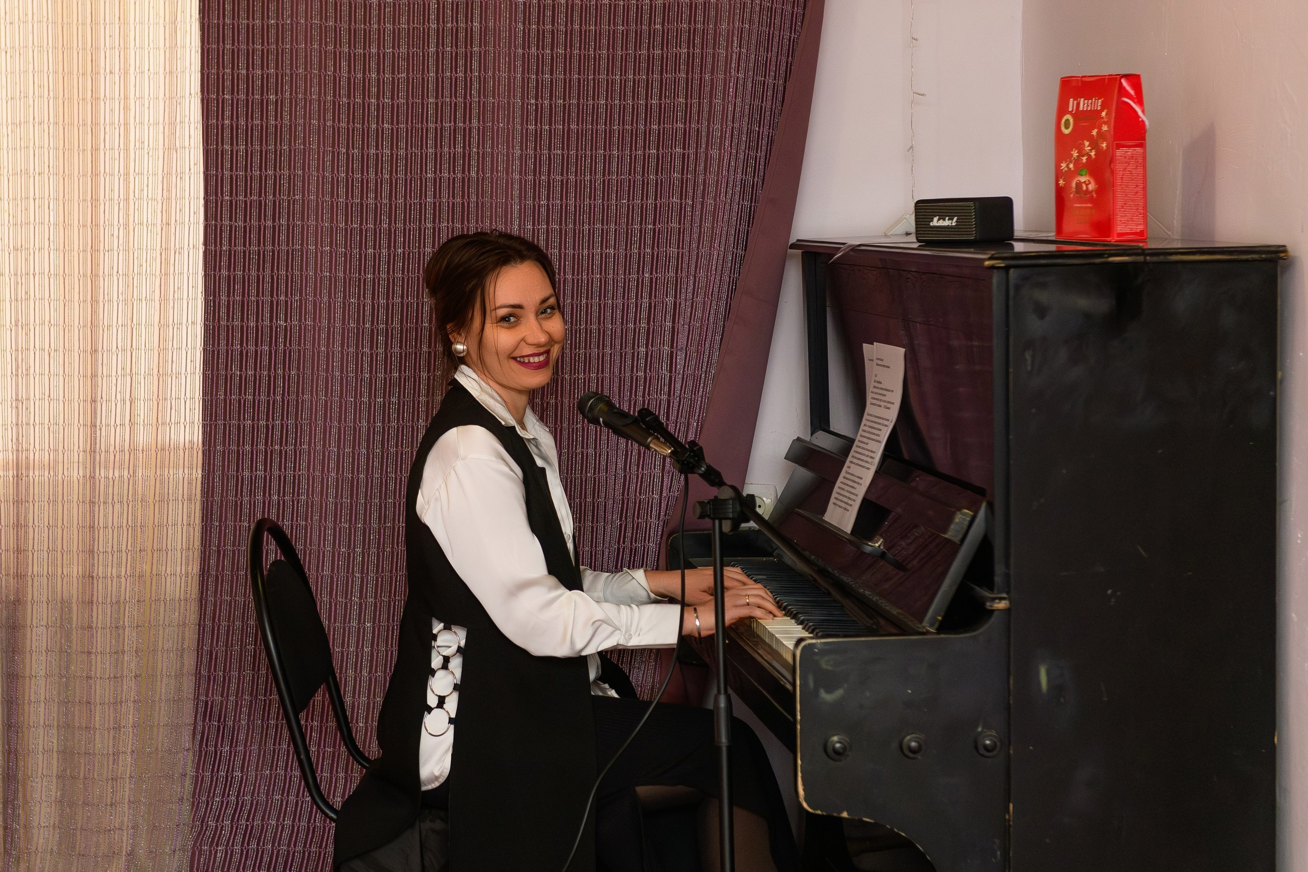 Выставка «Влюбленная в мир». Художница Татьяна Иванова-Гуляева. Фотограф Валерия Голубева (Миронова)