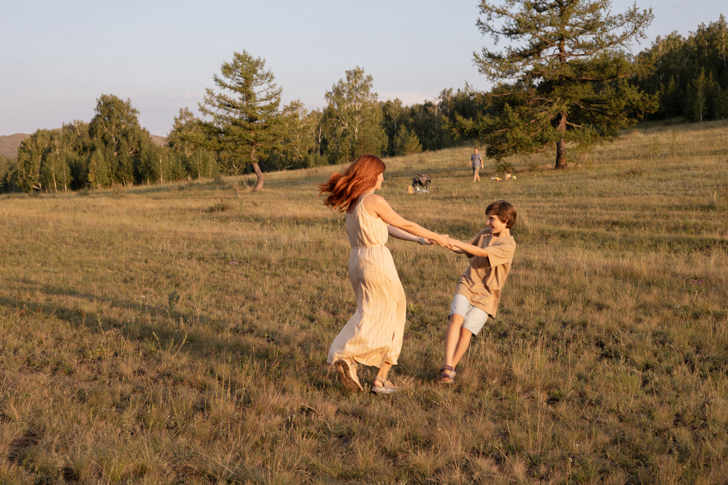 Катюша с семьей за городом. Свадебный и семейный фотограф в Магнитогорске Катя Буряк