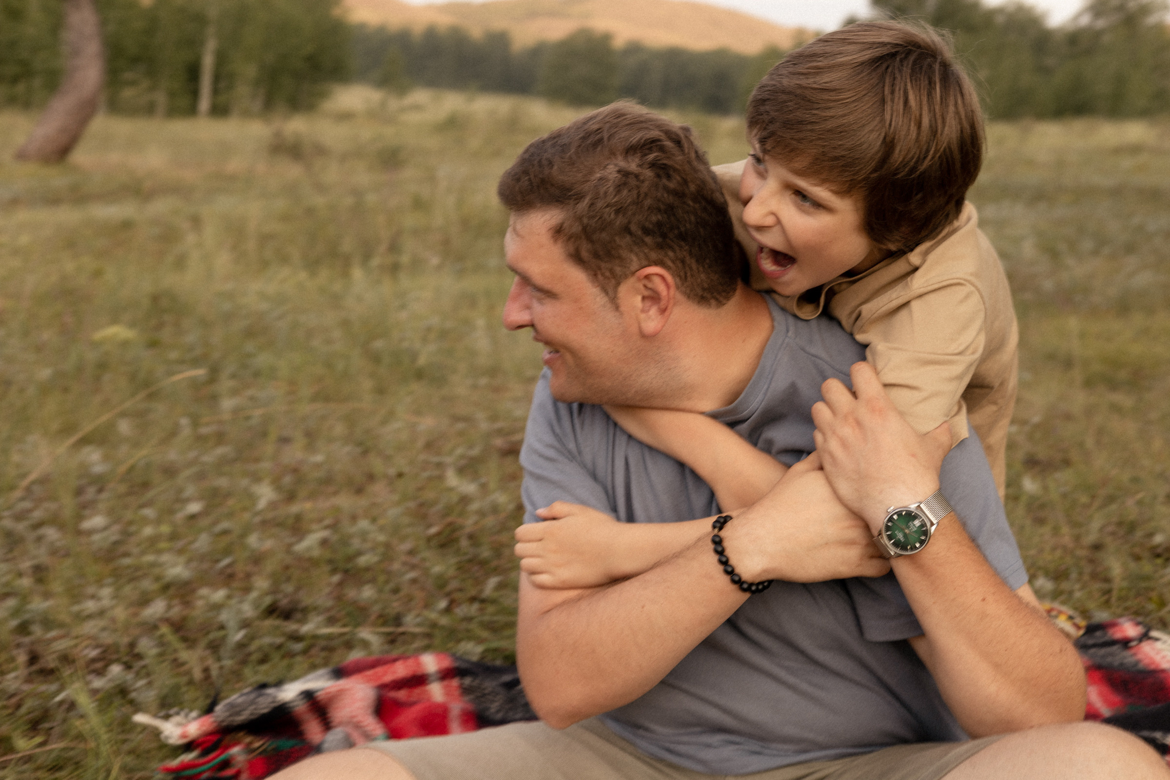 Катюша с семьей за городом. Свадебный и семейный фотограф в Магнитогорске Катя Буряк