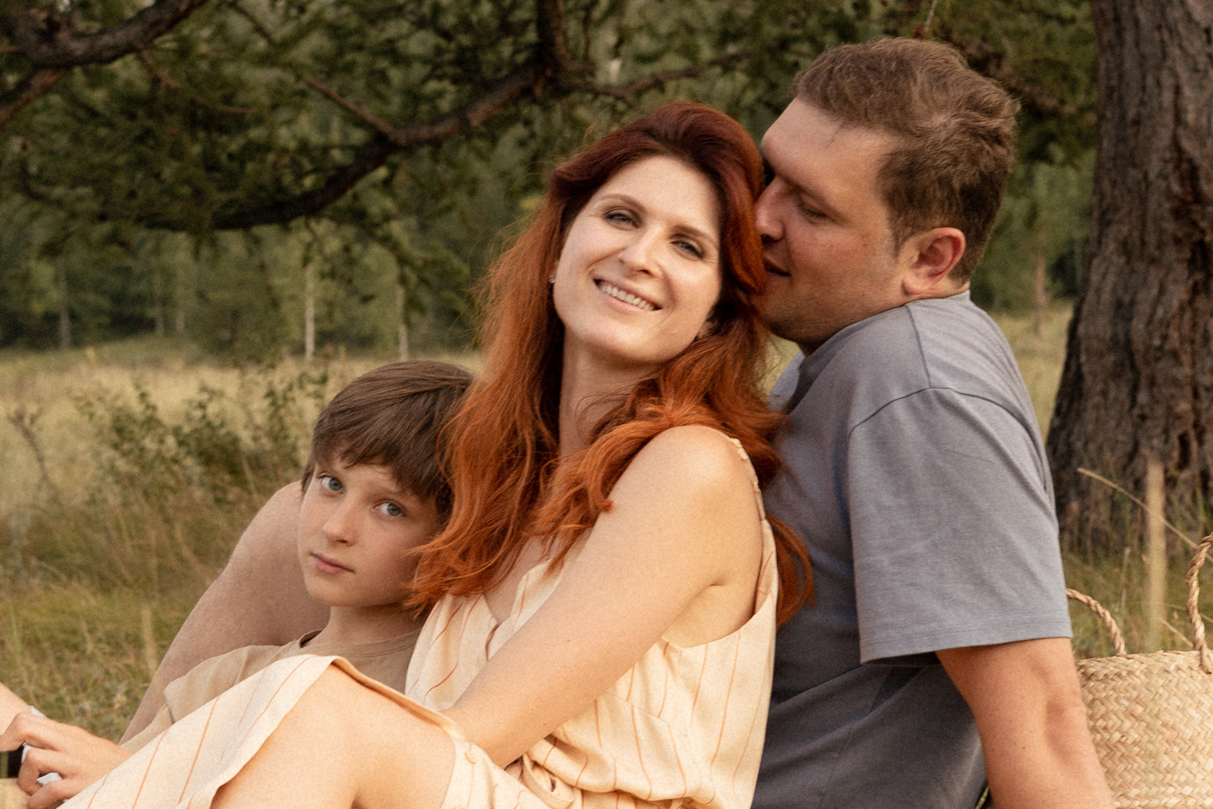 Катюша с семьей за городом. Свадебный и семейный фотограф в Магнитогорске Катя Буряк