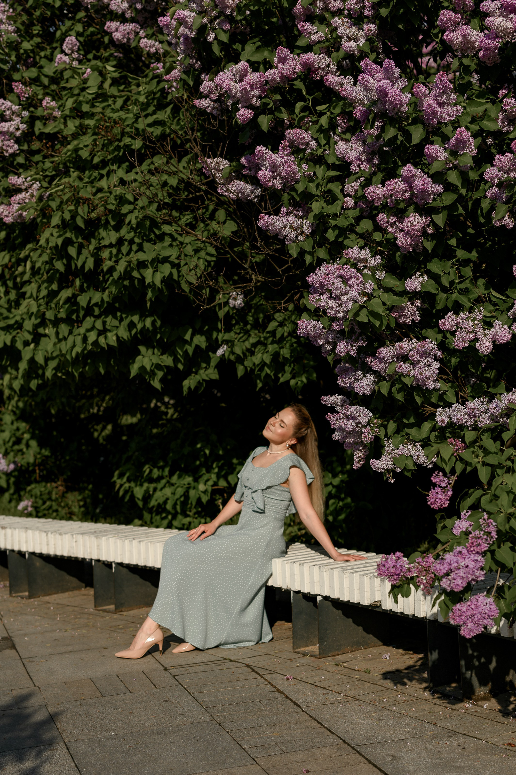 Анастасия. Фотосессия в цветении в Сиреневом саду в Москве. Semerlina.ru